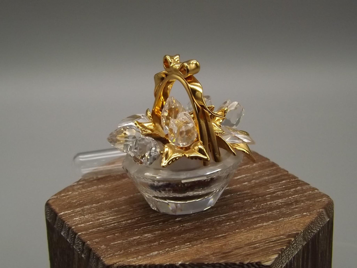Vintage 2004 Swarovski Crystal Memories Flower Basket Figurine with Box