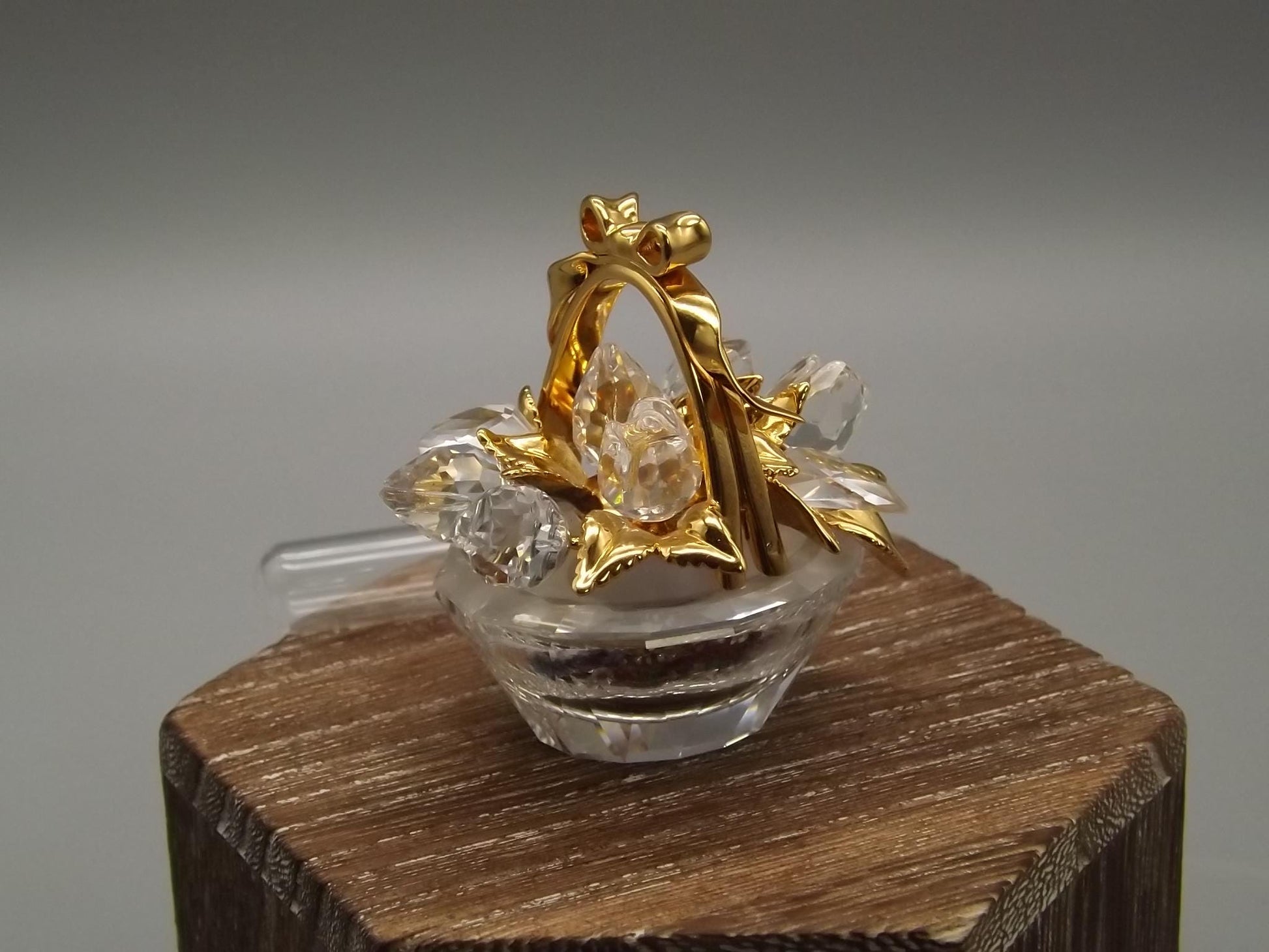 Vintage 2004 Swarovski Crystal Memories Flower Basket Figurine with Box