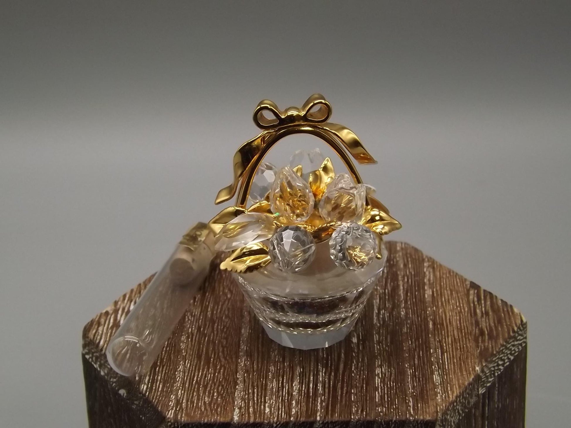 Vintage 2004 Swarovski Crystal Memories Flower Basket Figurine with Box