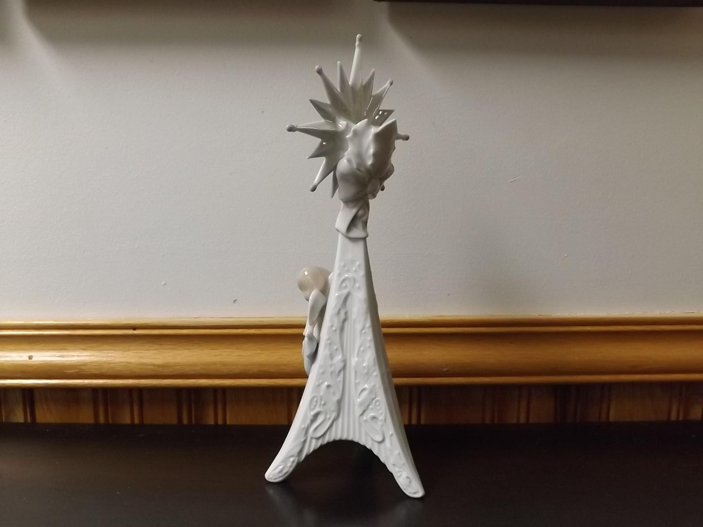 Vintage Lladro "Holiday Light" Figurine #6619 (1999) with Box