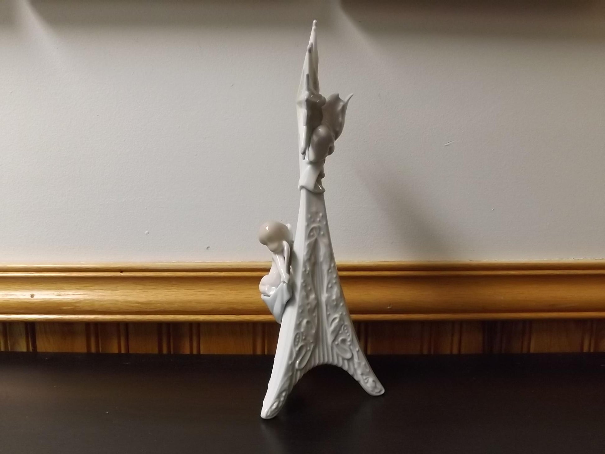 Vintage Lladro "Holiday Light" Figurine #6619 (1999) with Box