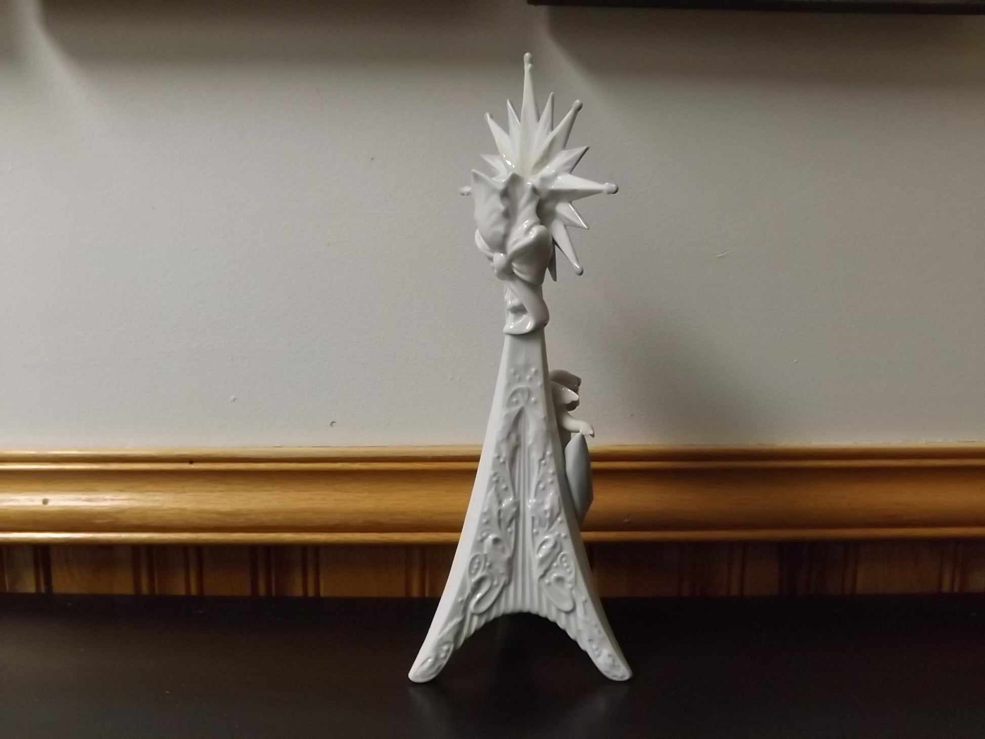 Vintage Lladro "Holiday Light" Figurine #6619 (1999) with Box