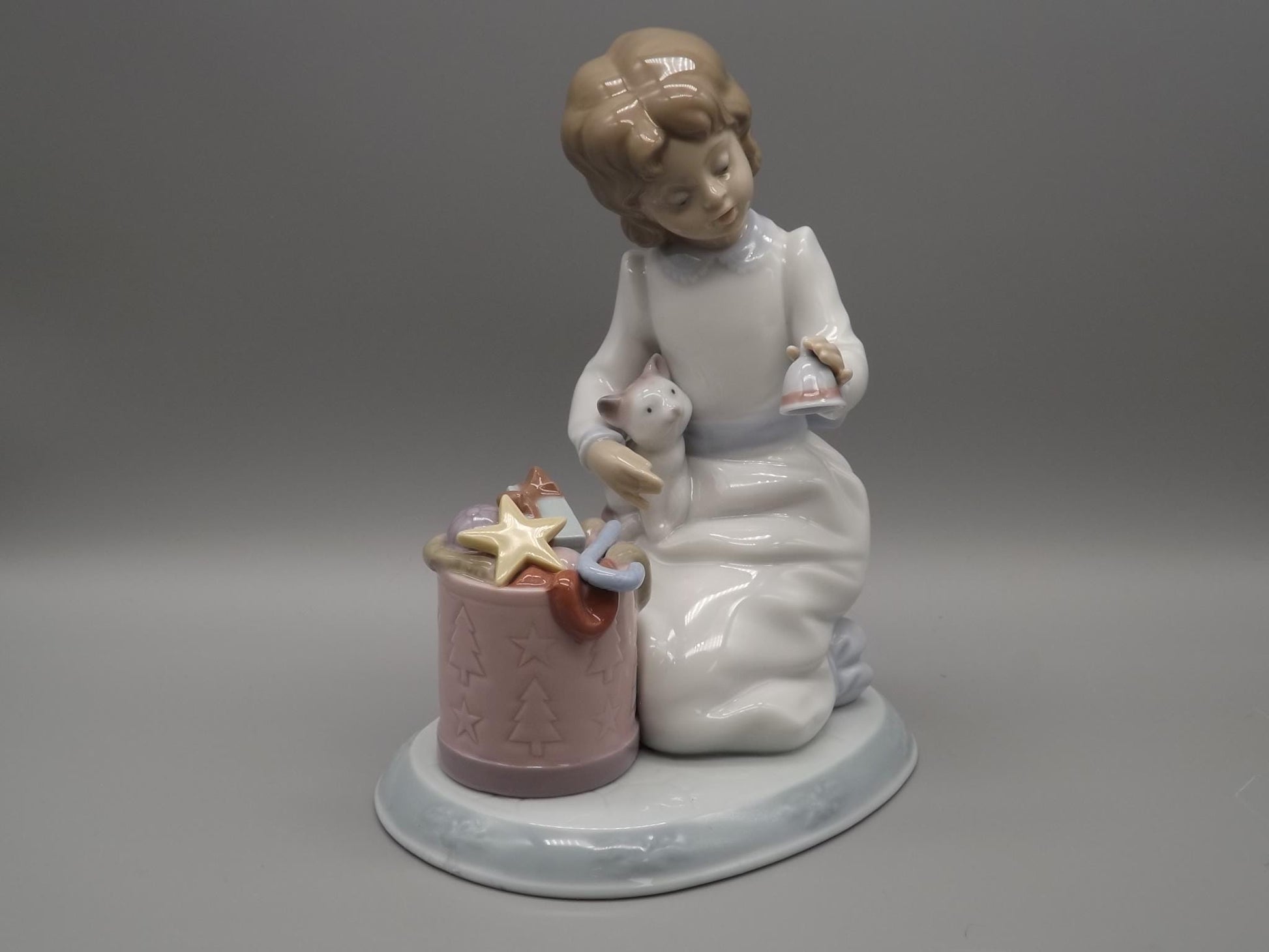 Vintage Lladro "Ringing in the Season" Figurine #6671 (2000) with Box.