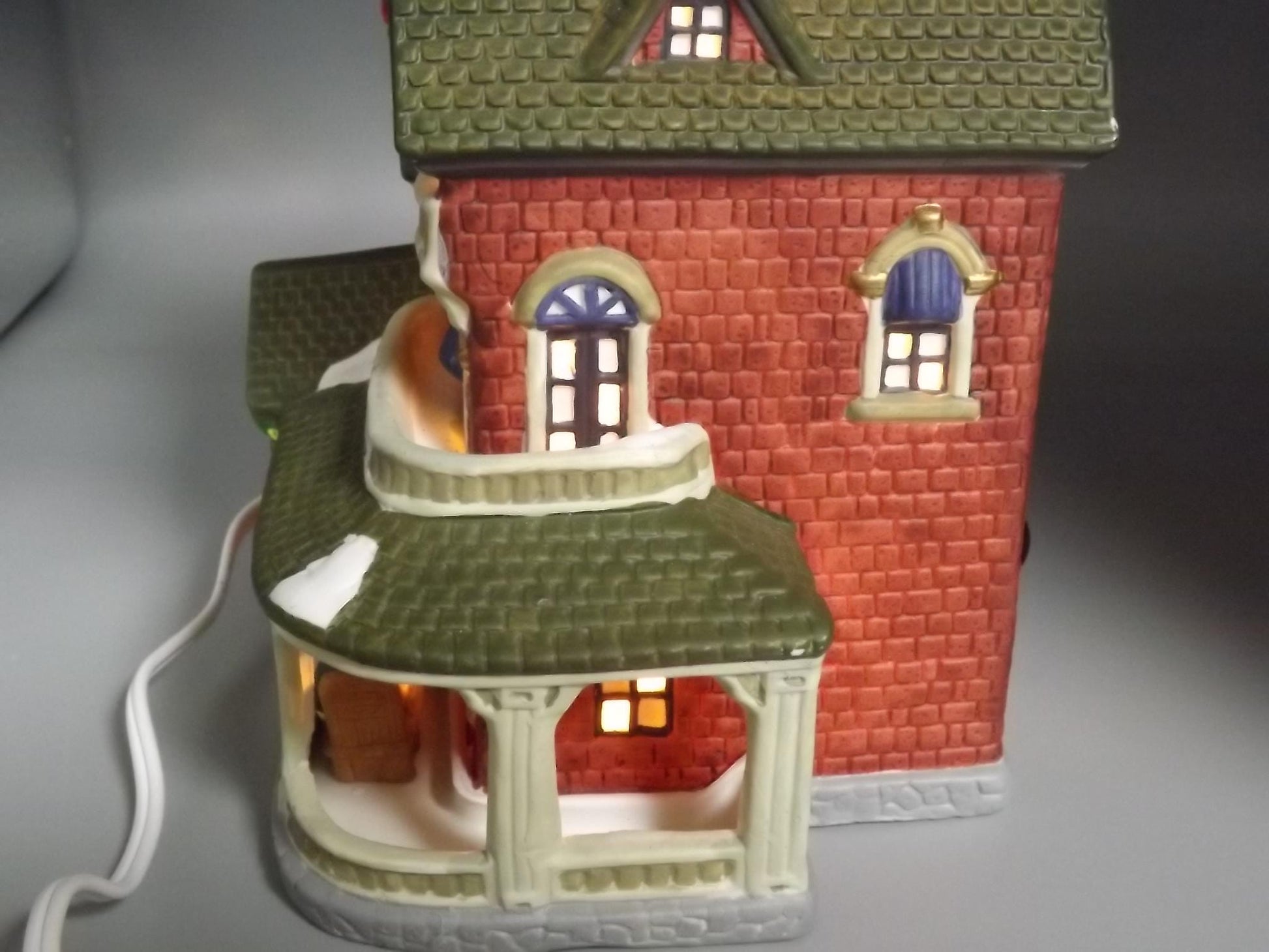 Vintage 1996 Dickens Keepsake Beauty and Coffee Shop