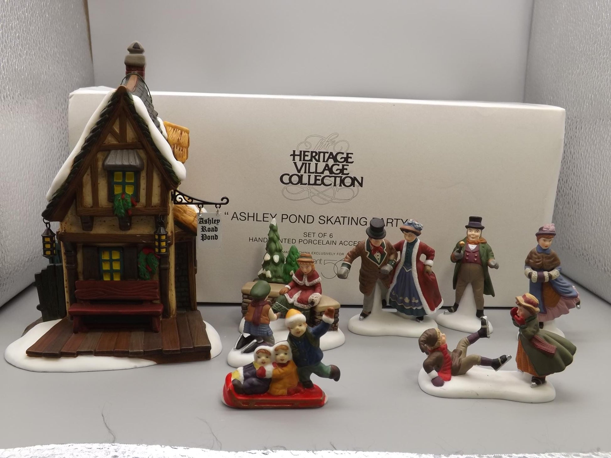 Vintage Heritage Village Collection Ashley Pond Skating Party yuletide decoration