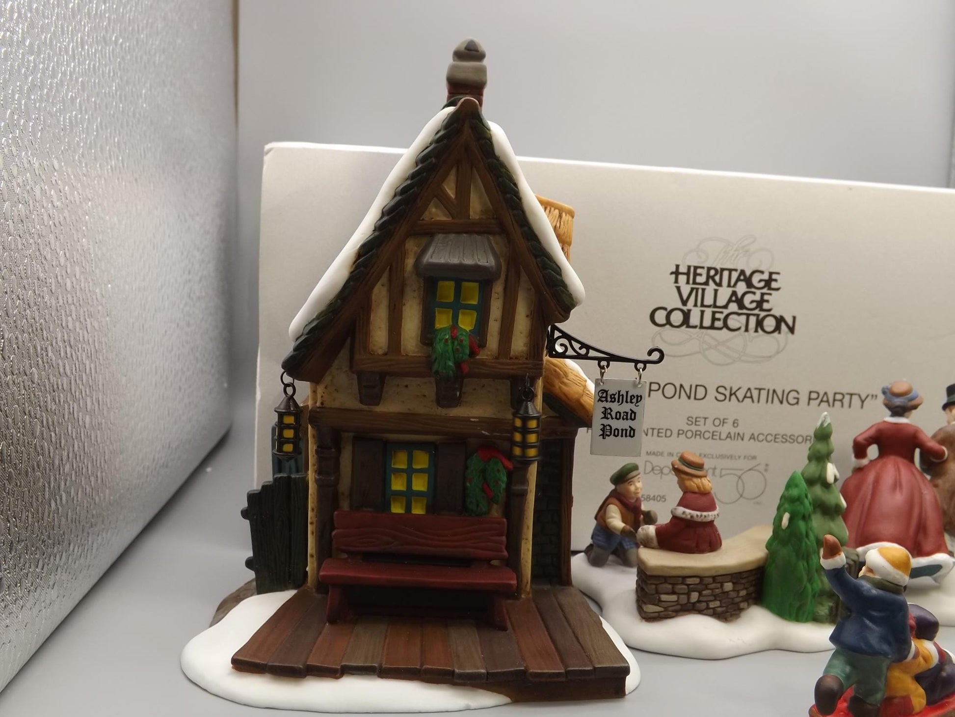 Vintage Heritage Village Collection Ashley Pond Skating Party yuletide decoration