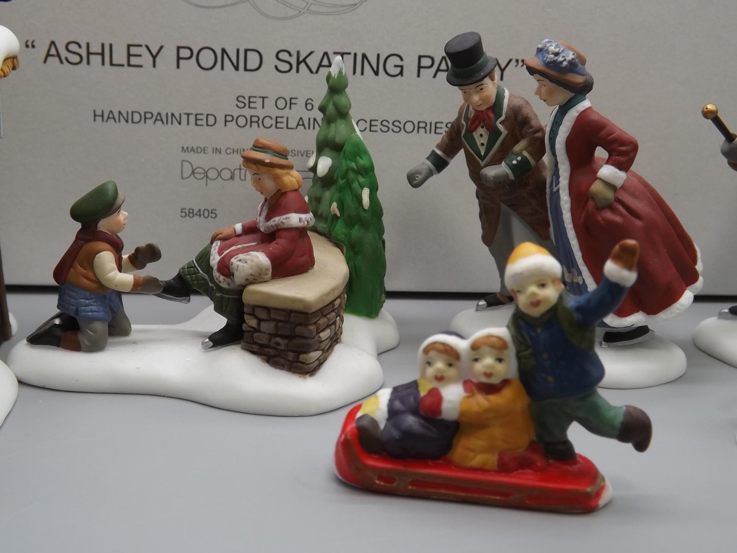 Vintage Heritage Village Collection Ashley Pond Skating Party yuletide decoration