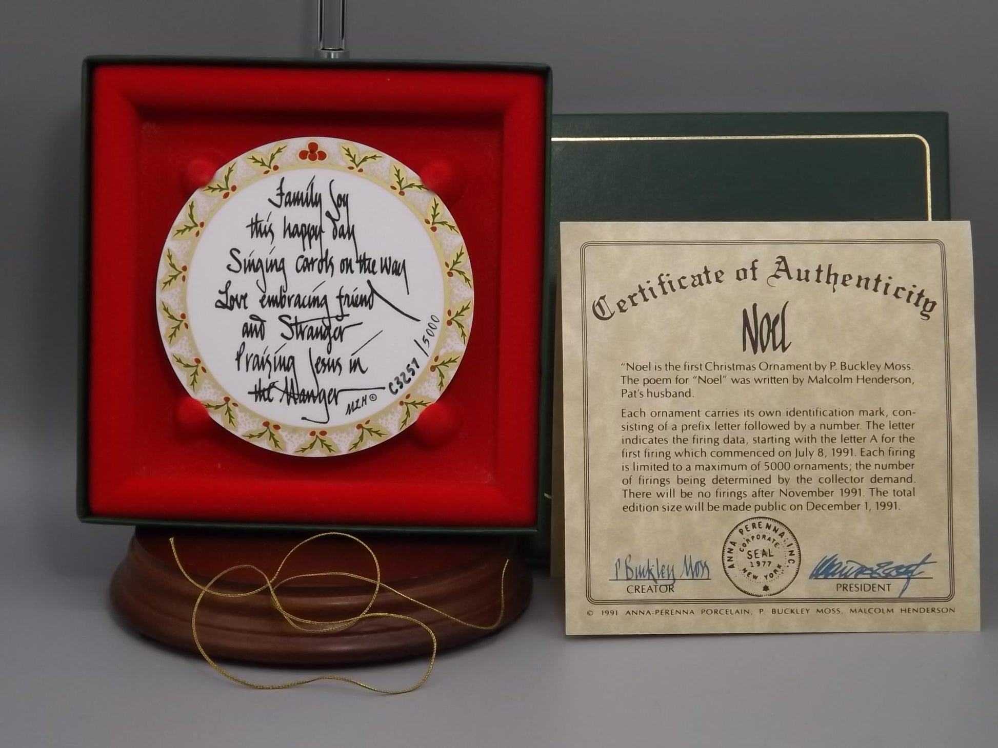 Vintage 1992 P Buckley Moss Porcelain Ornament "Noel"