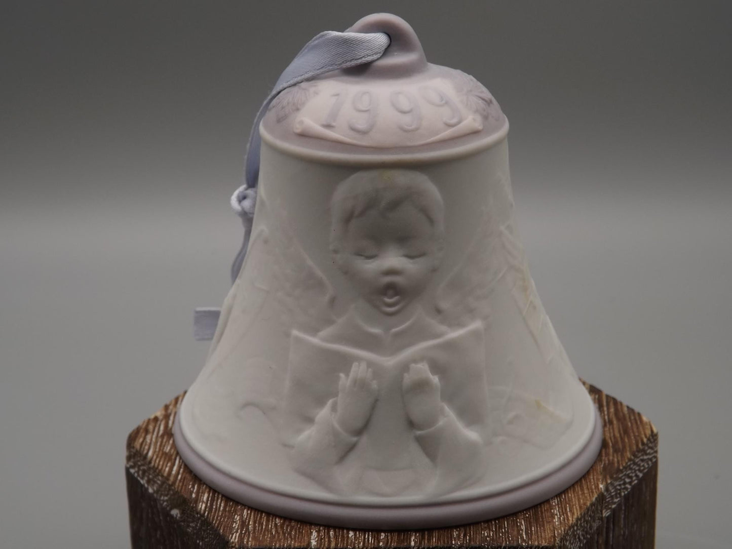 Vintage 1999 Lladro Christmas ornament bell Figurine #16636 (1999) with Box.