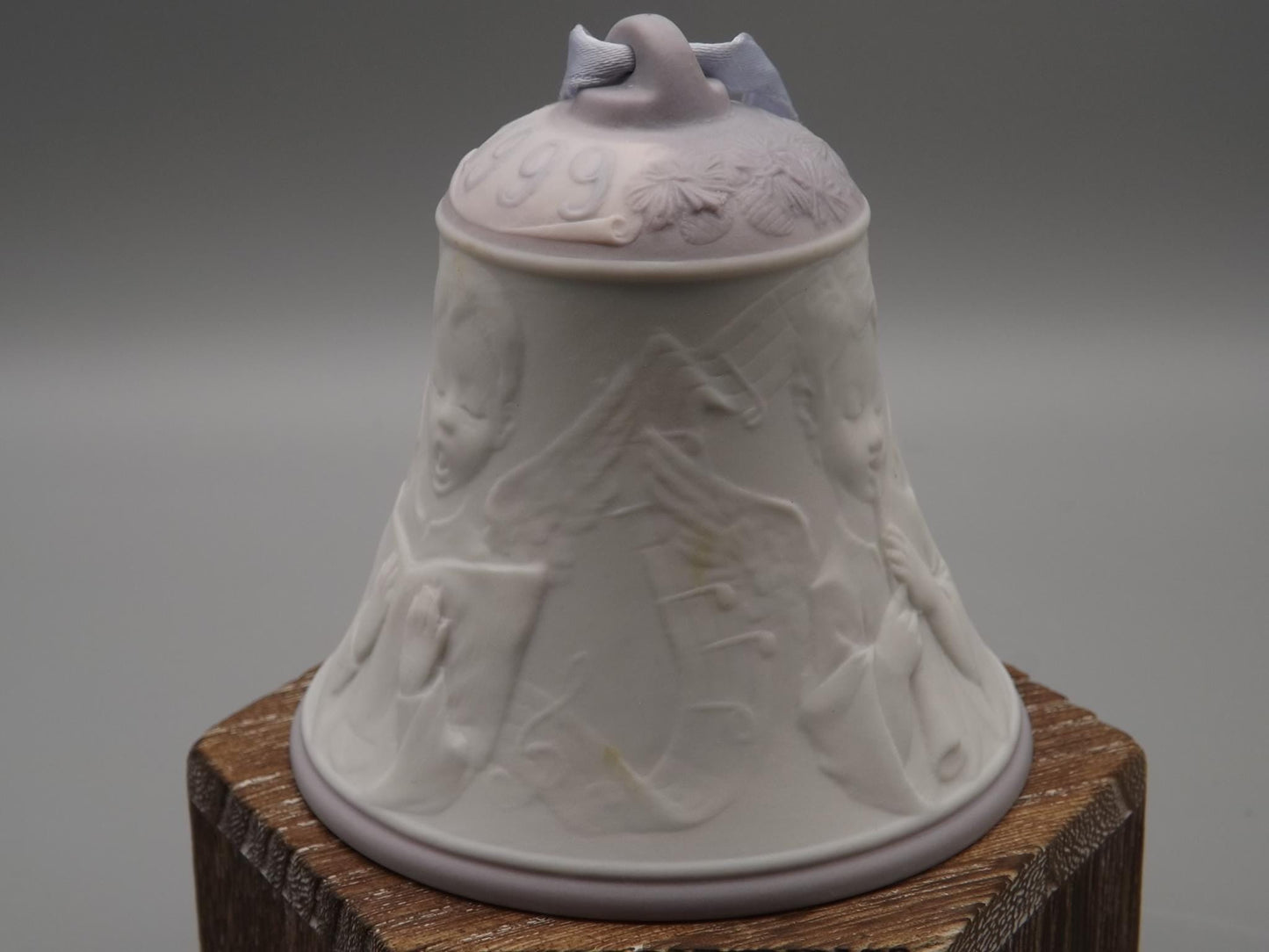 Vintage 1999 Lladro Christmas ornament bell Figurine #16636 (1999) with Box.