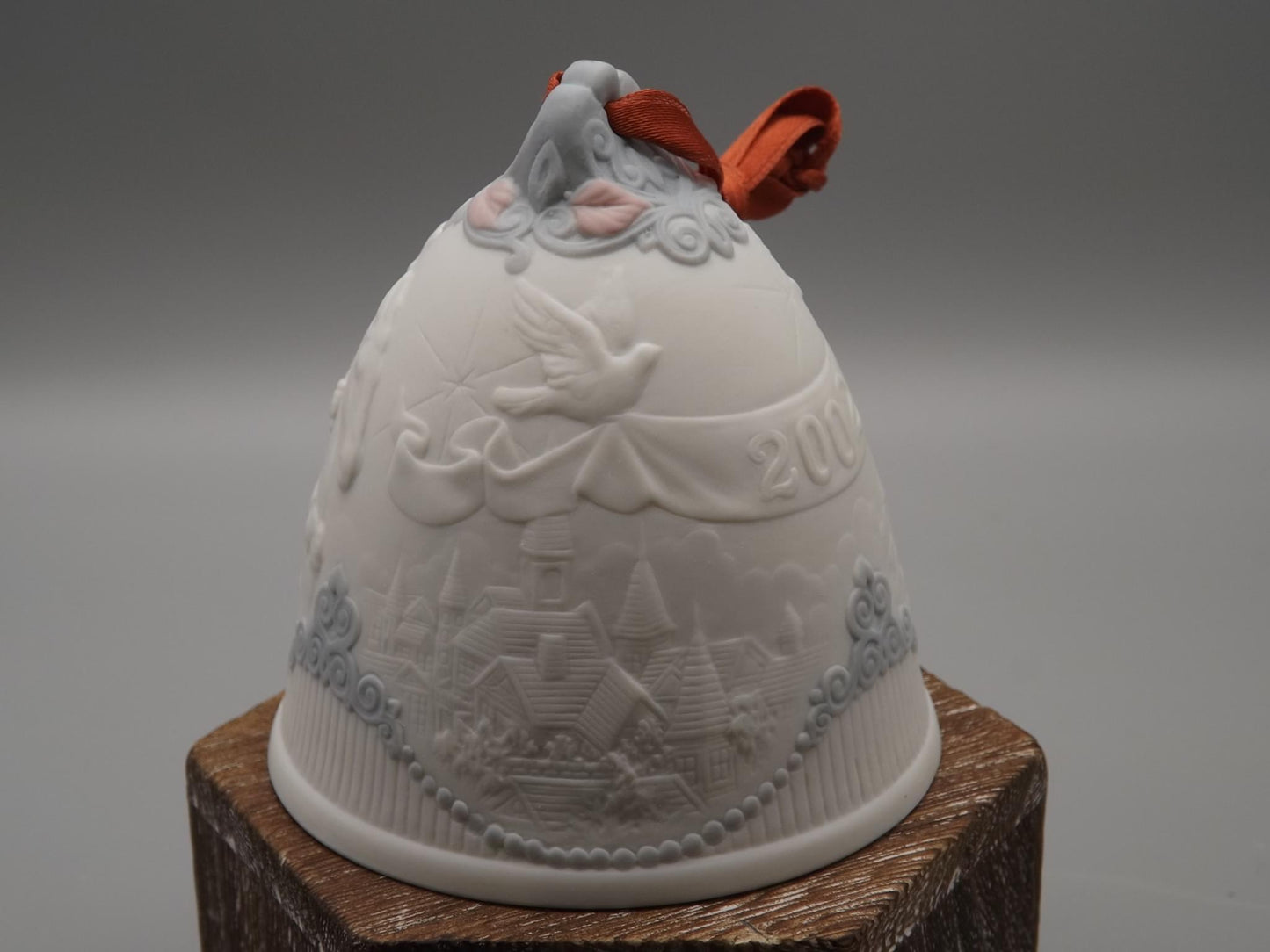 Vintage Lladro Christmas ornament bell Figurine #16723 (2002) with Box.