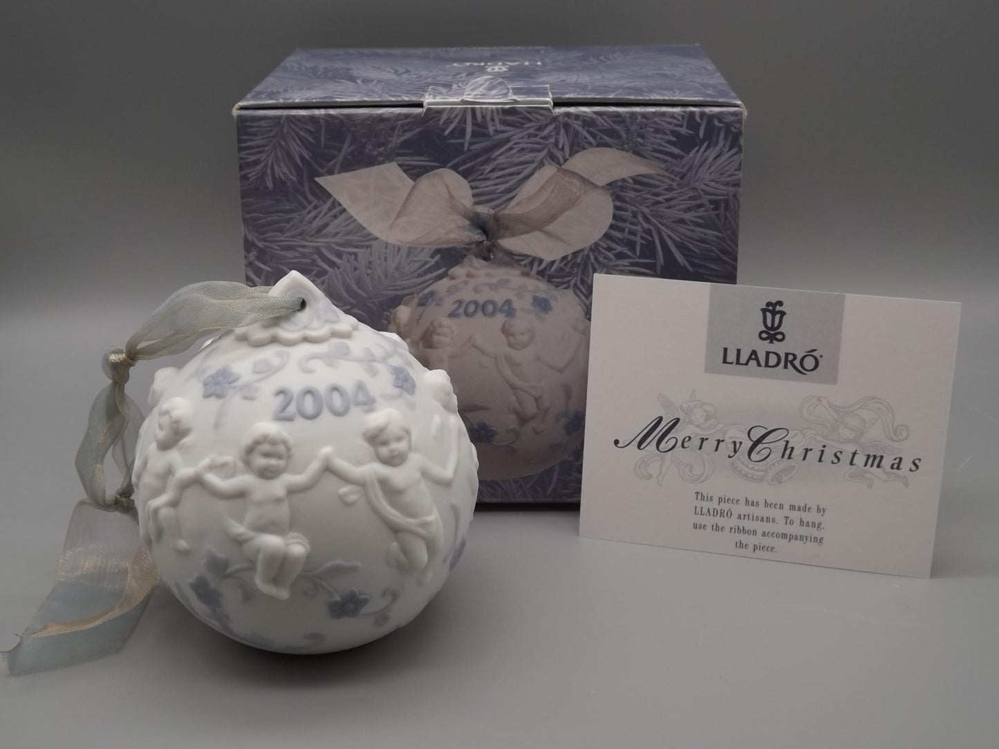 Vintage Lladro Christmas ornament bell Figurine #16736 (2004) with Box.