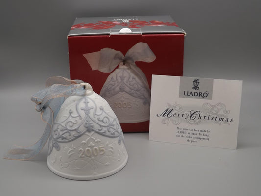 Vintage Lladro Christmas ornament bell Figurine #18125 (2005) with Box.