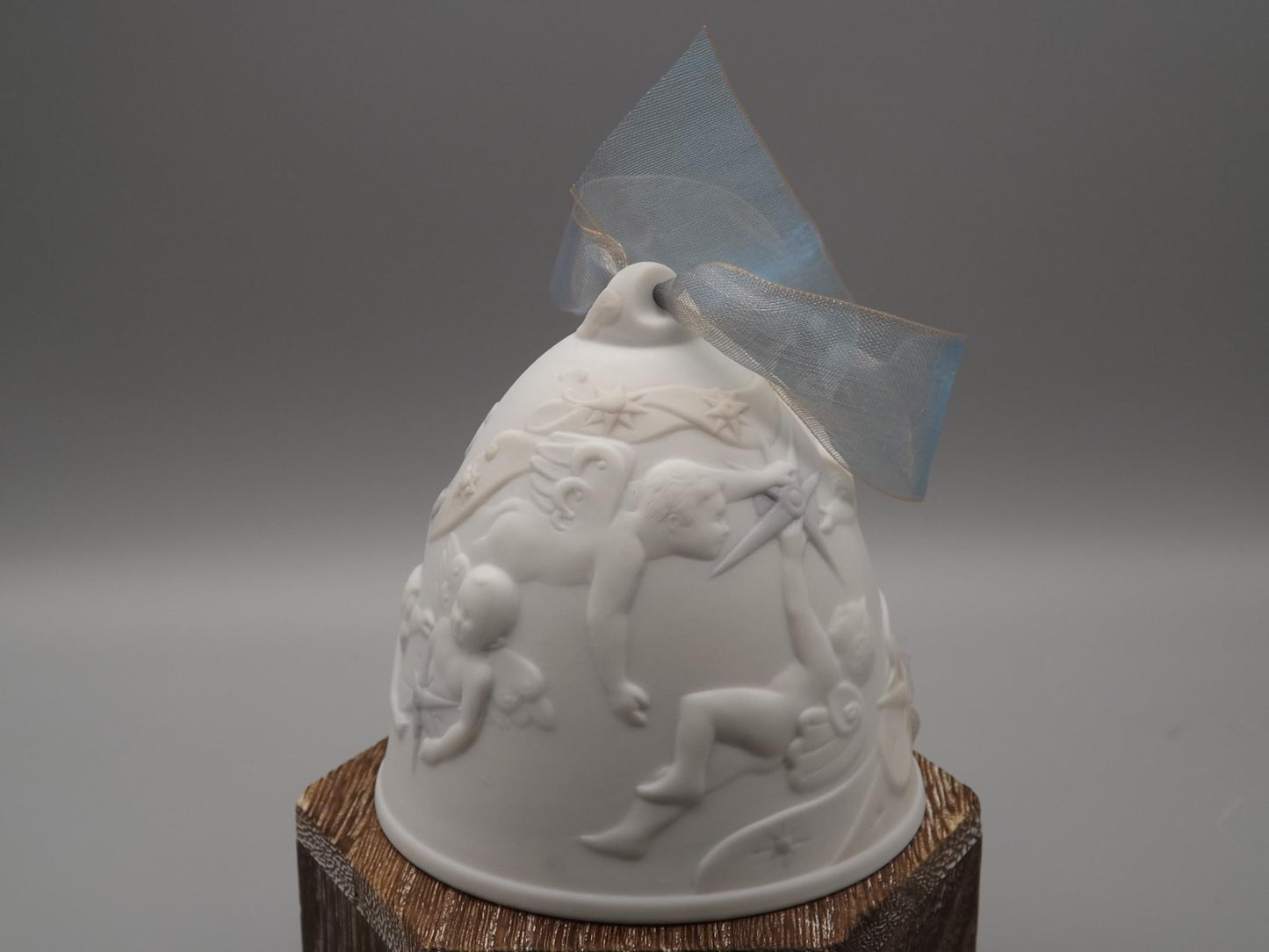 Vintage Lladro Christmas ornament bell Figurine #18222 with Box.