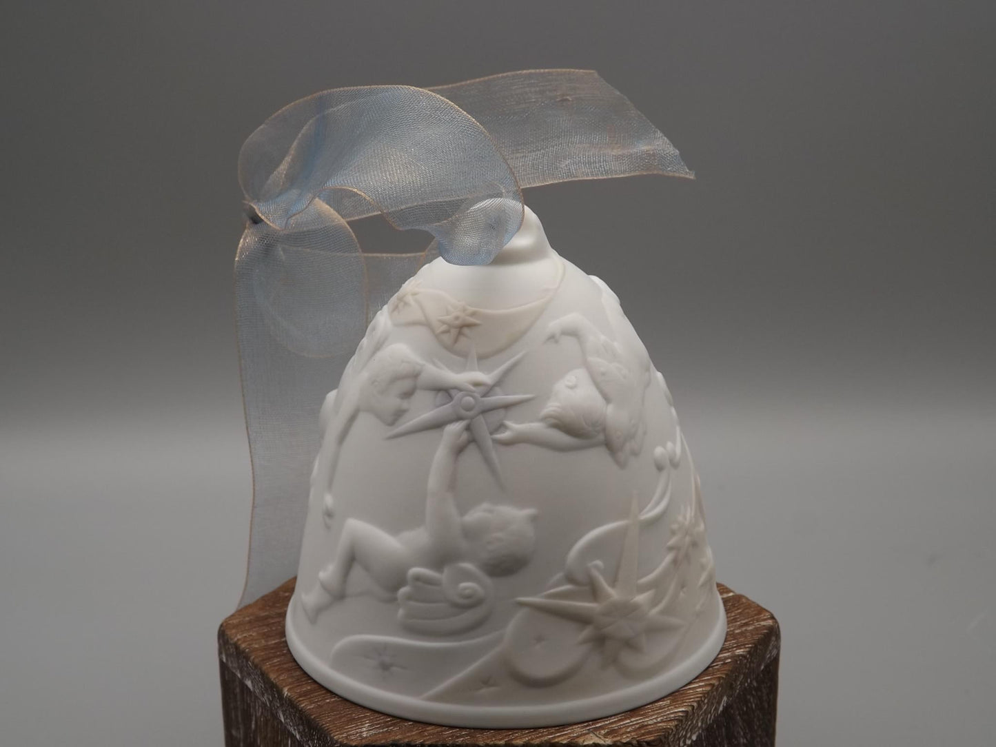 Vintage Lladro Christmas ornament bell Figurine #18222 with Box.