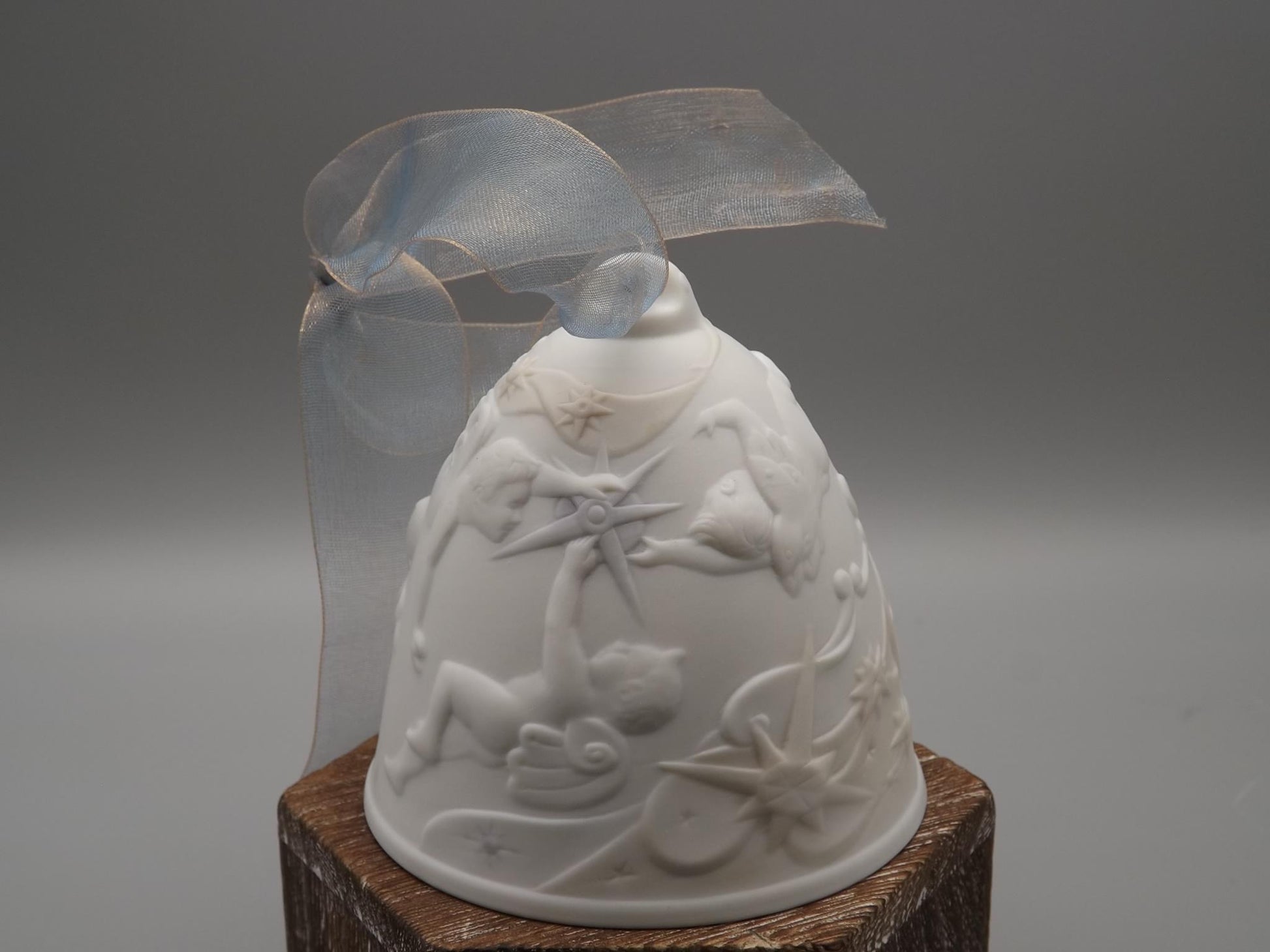 Vintage Lladro Christmas ornament bell Figurine #18222 with Box.