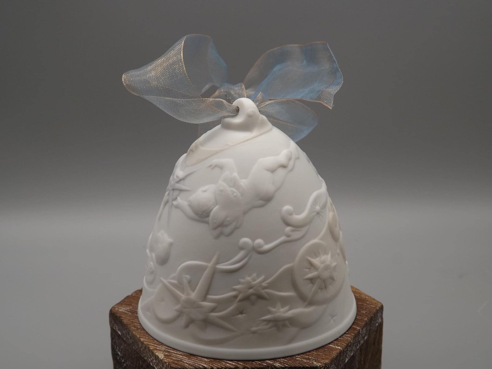 Vintage Lladro Christmas ornament bell Figurine #18222 with Box.