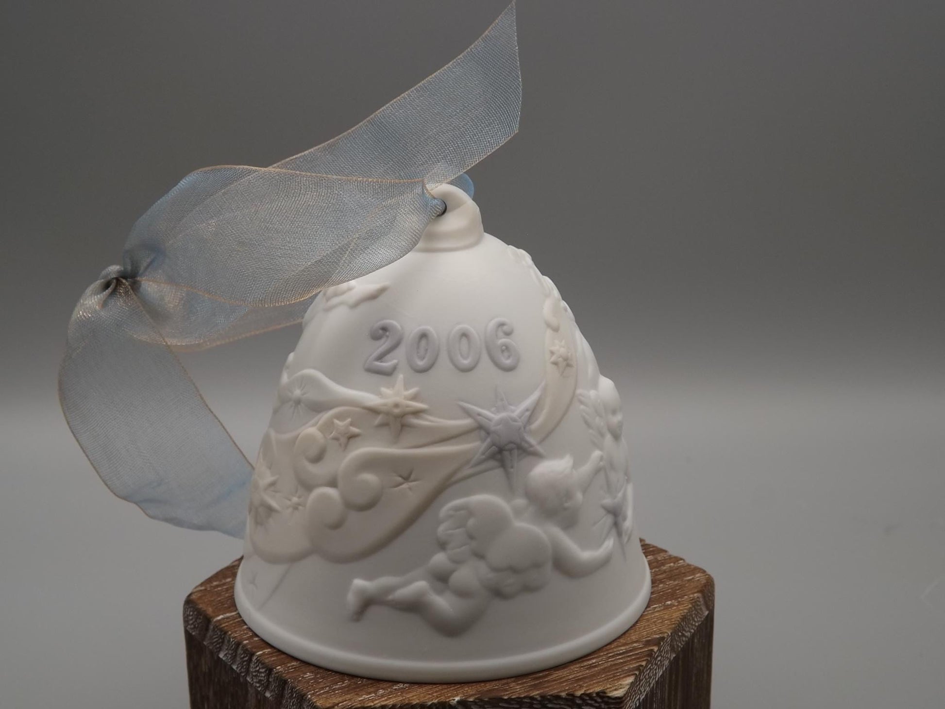 Vintage Lladro Christmas ornament bell Figurine #18222 with Box.