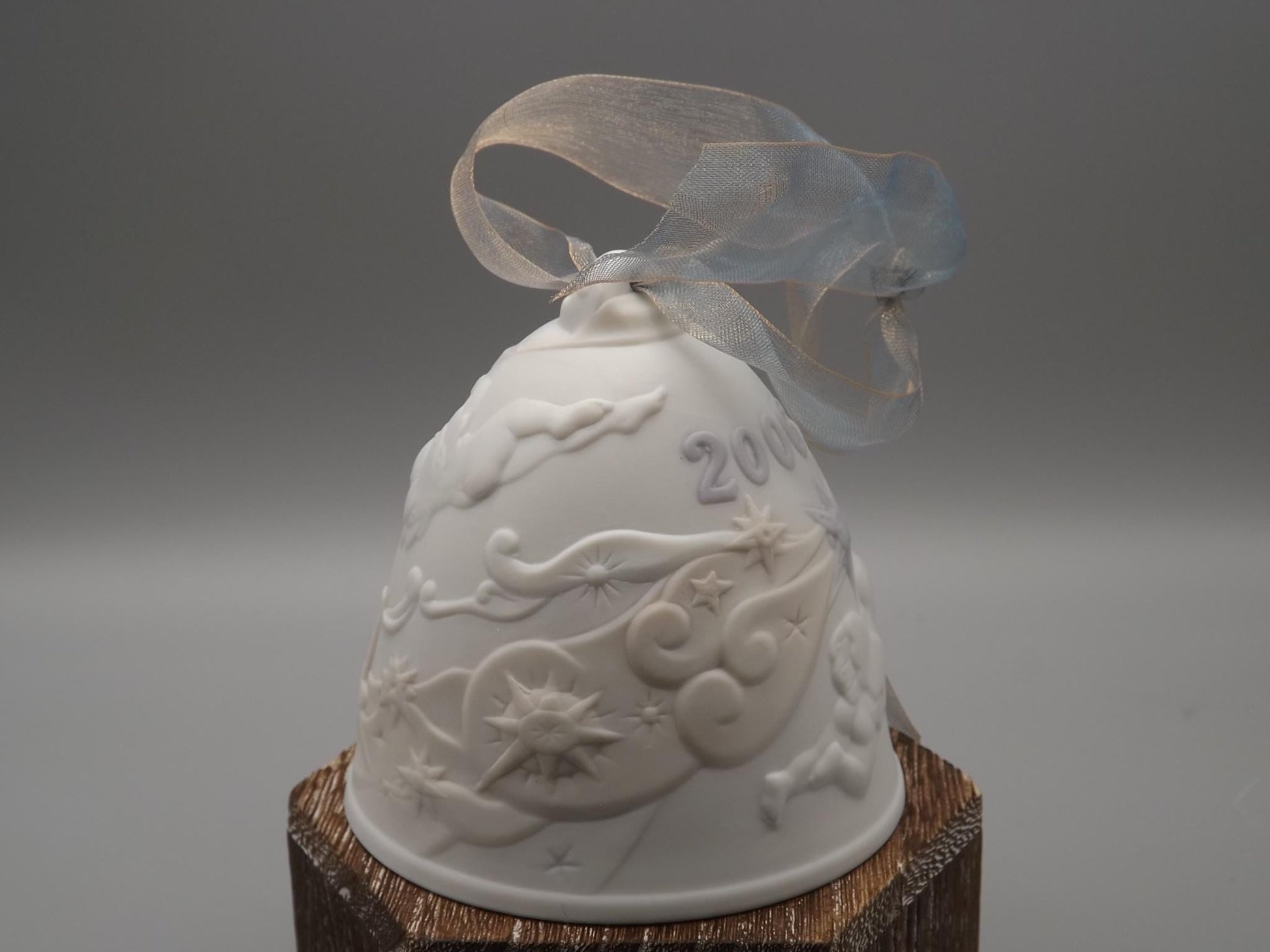 Vintage Lladro Christmas ornament bell Figurine #18222 with Box.