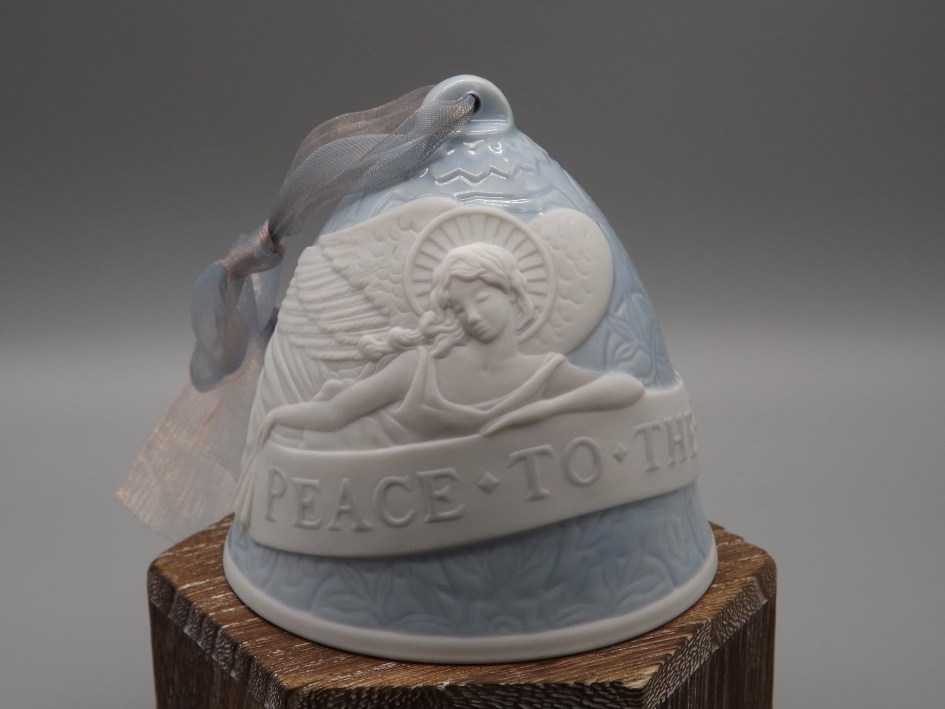 Vintage Lladro Christmas ornament bell Figurine #18310 with Box.