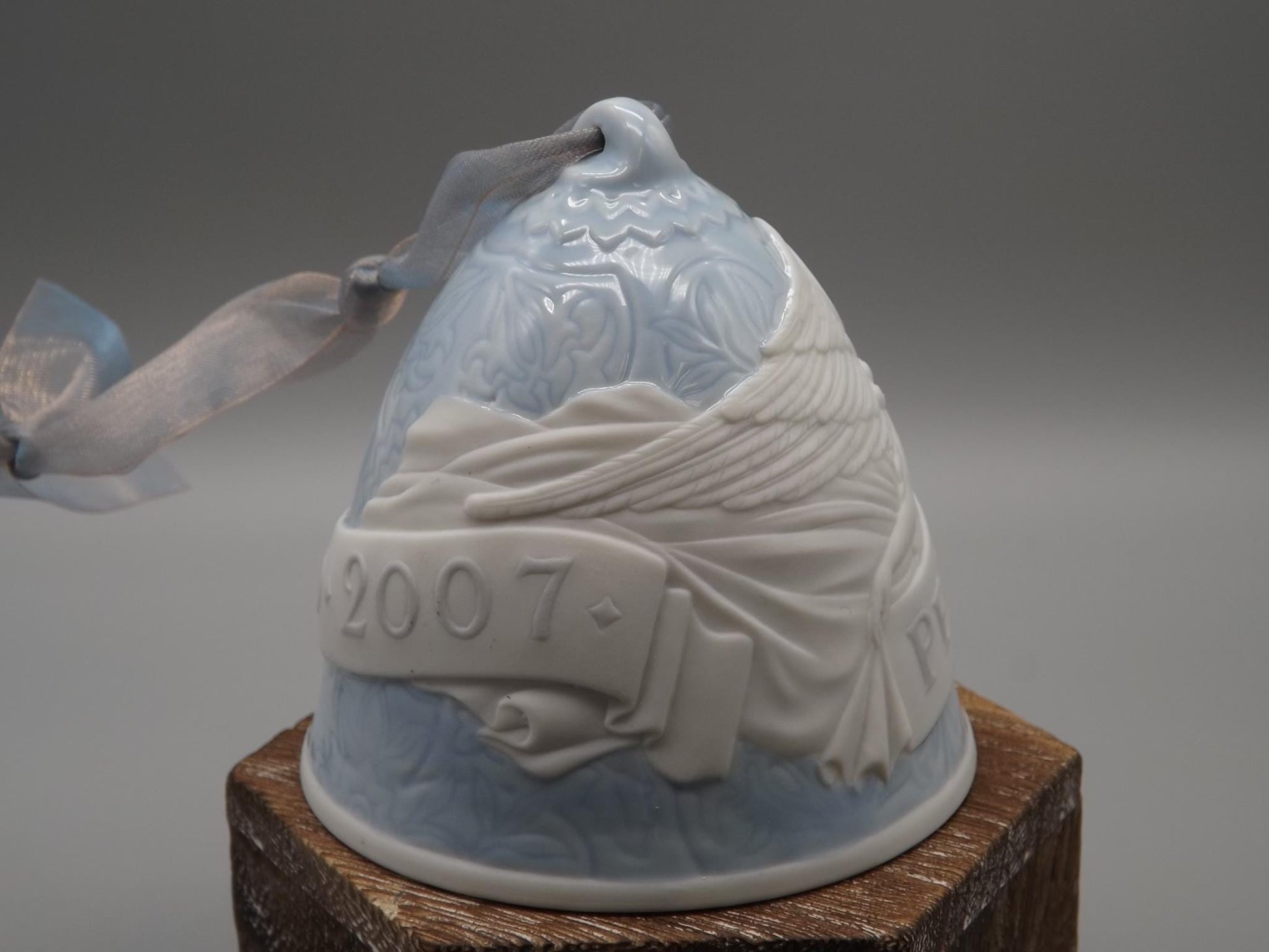 Vintage Lladro Christmas ornament bell Figurine #18310 with Box.