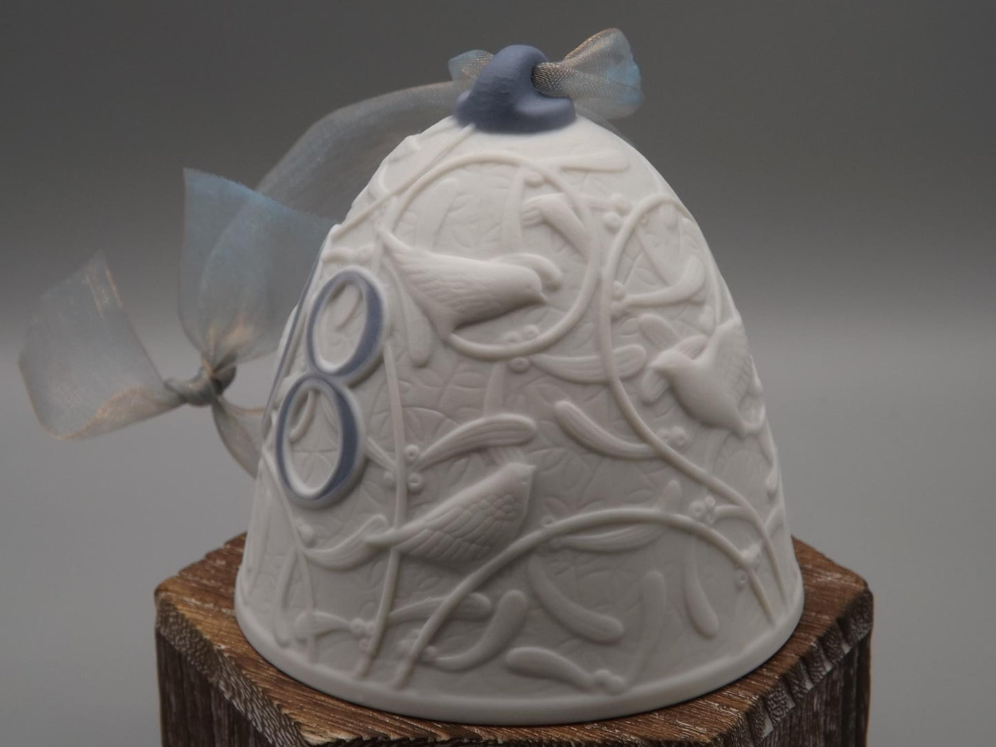 Vintage Lladro Christmas ornament bell Figurine #17617 with Box.