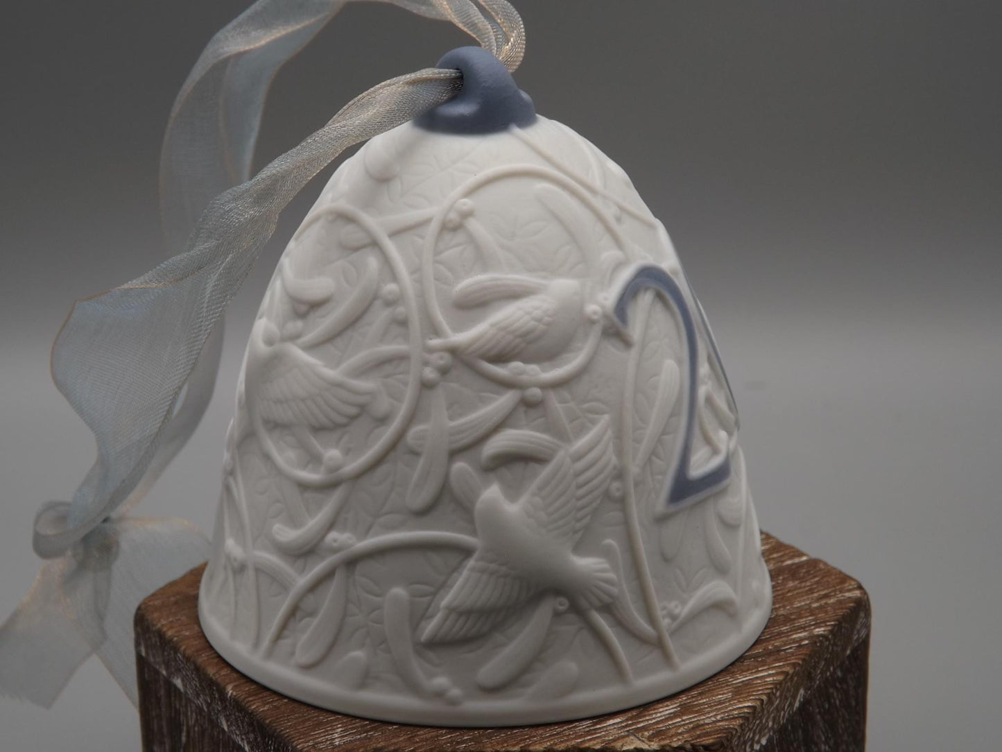 Vintage Lladro Christmas ornament bell Figurine #17617 with Box.