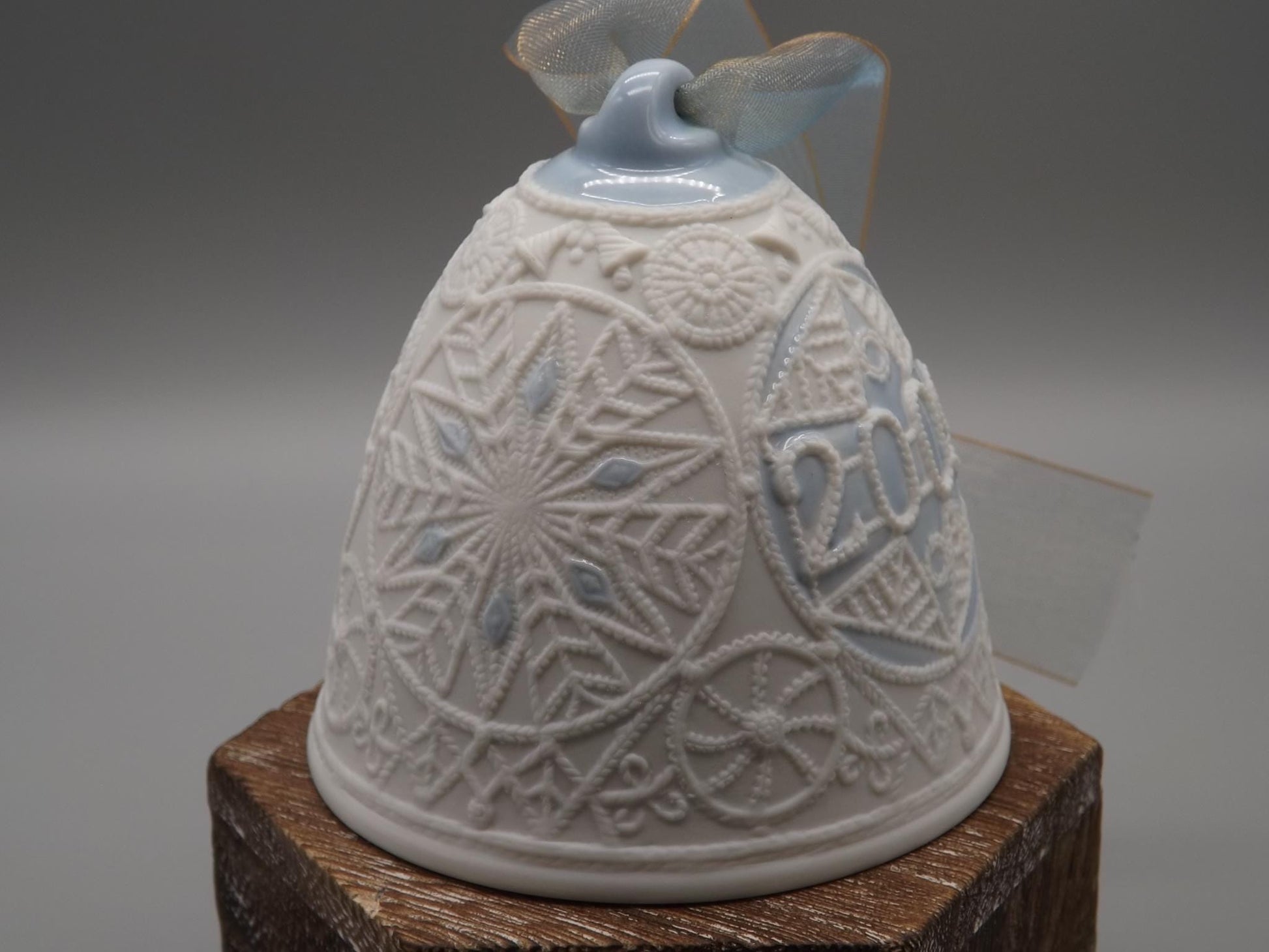 Vintage Lladro Christmas ornament bell Figurine #7162 with Box.