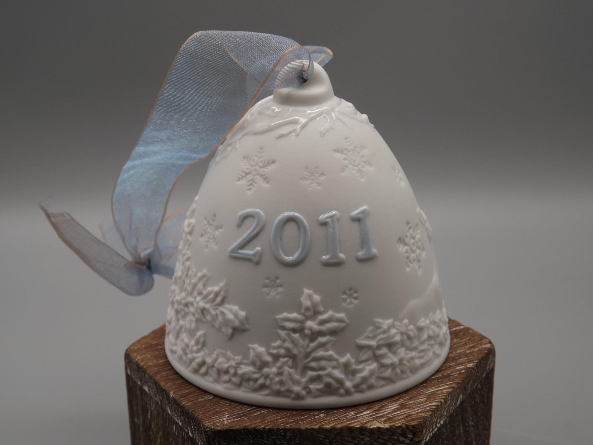 Vintage Lladro Christmas ornament bell Figurine #18348 with Box.