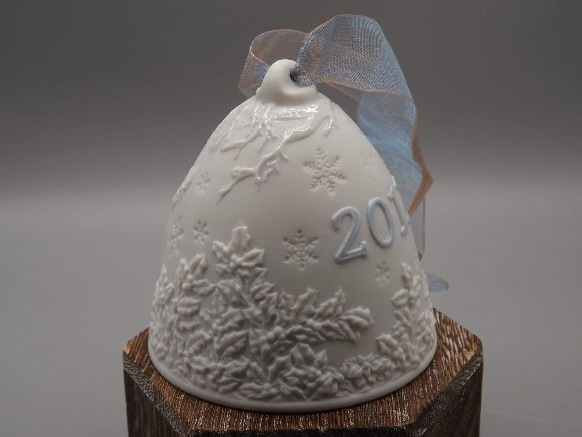 Vintage Lladro Christmas ornament bell Figurine #18348 with Box.