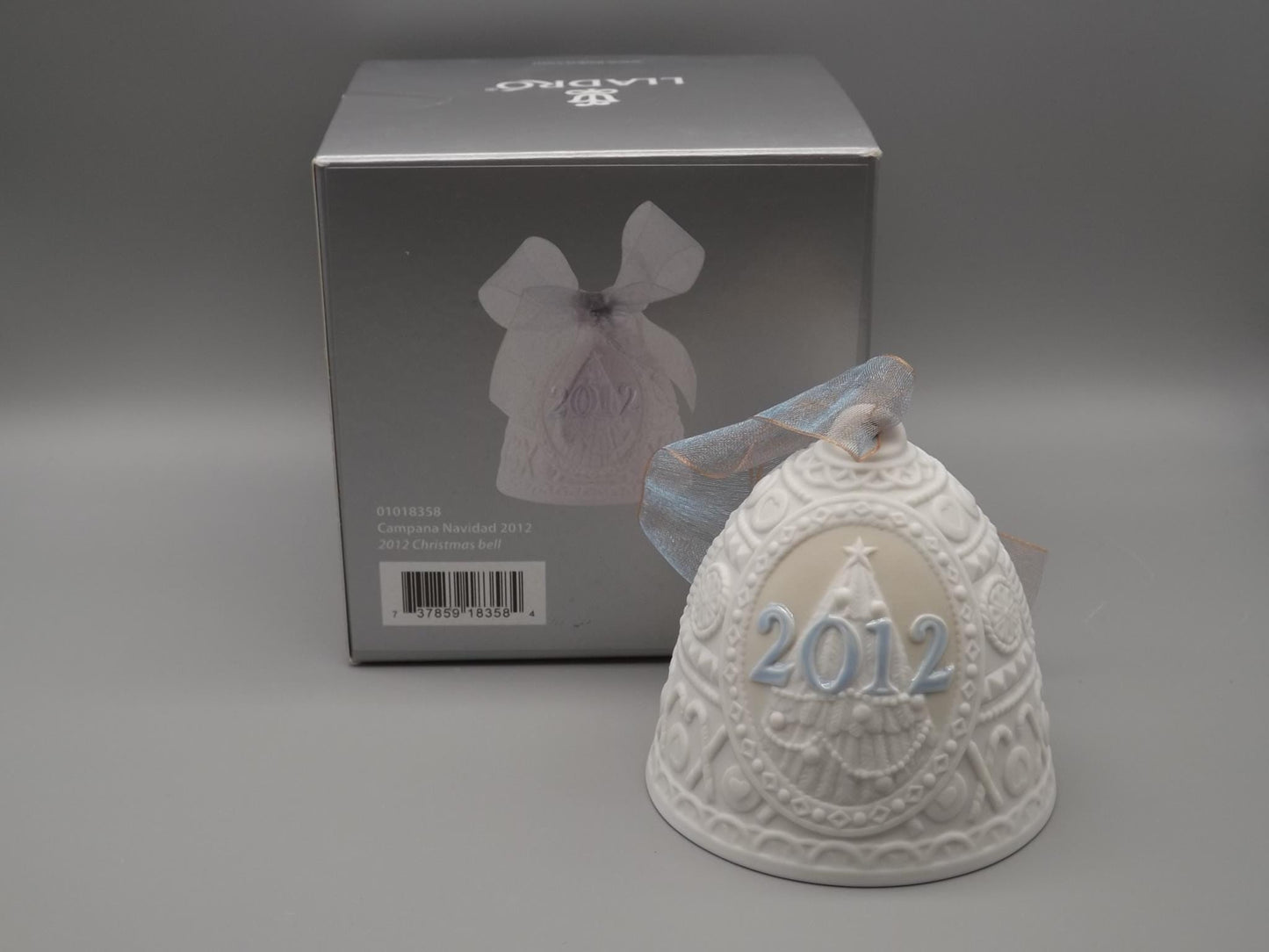 Vintage Lladro Christmas ornament bell Figurine #18358 with Box.