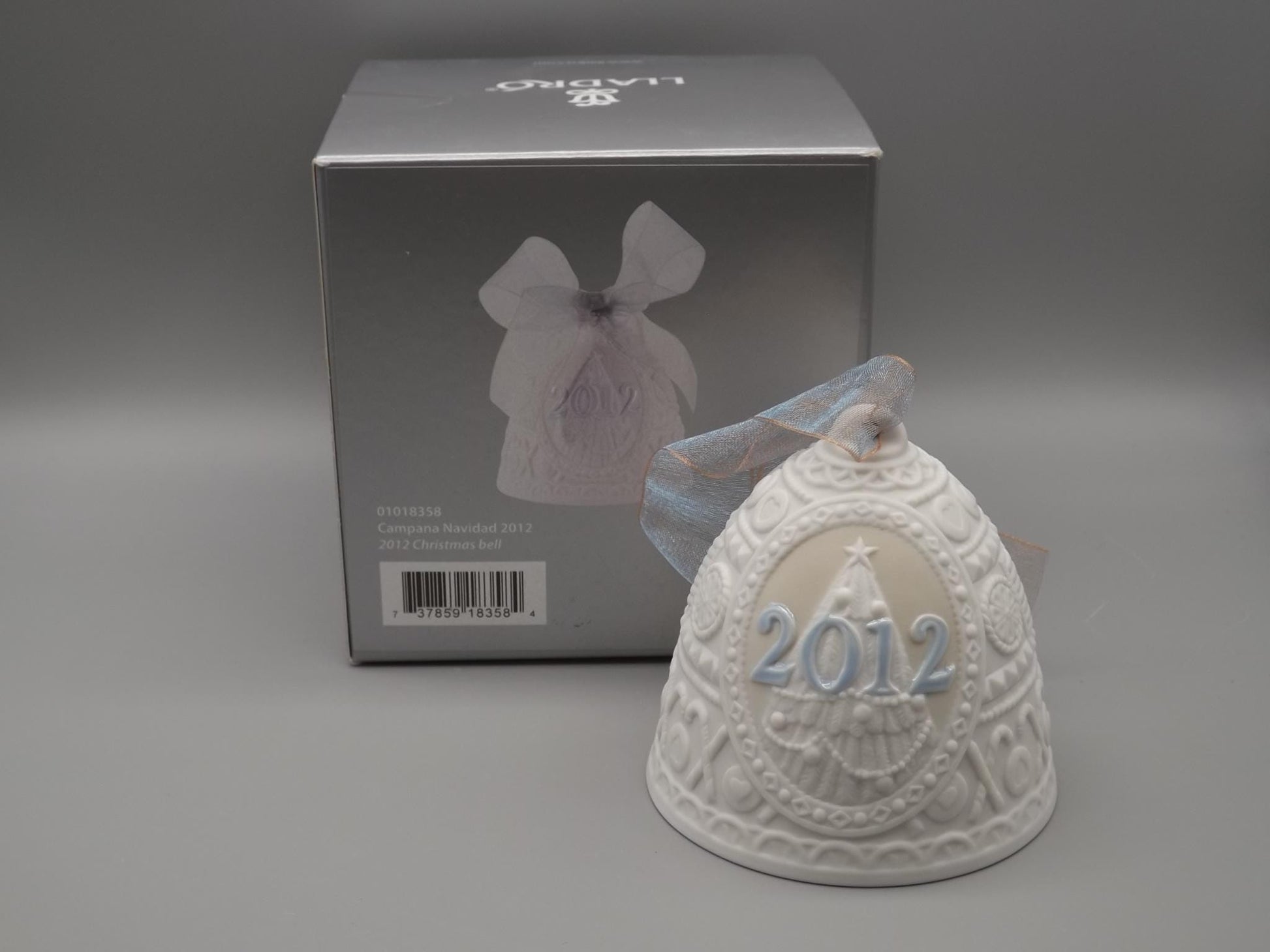 Vintage Lladro Christmas ornament bell Figurine #18358 with Box.