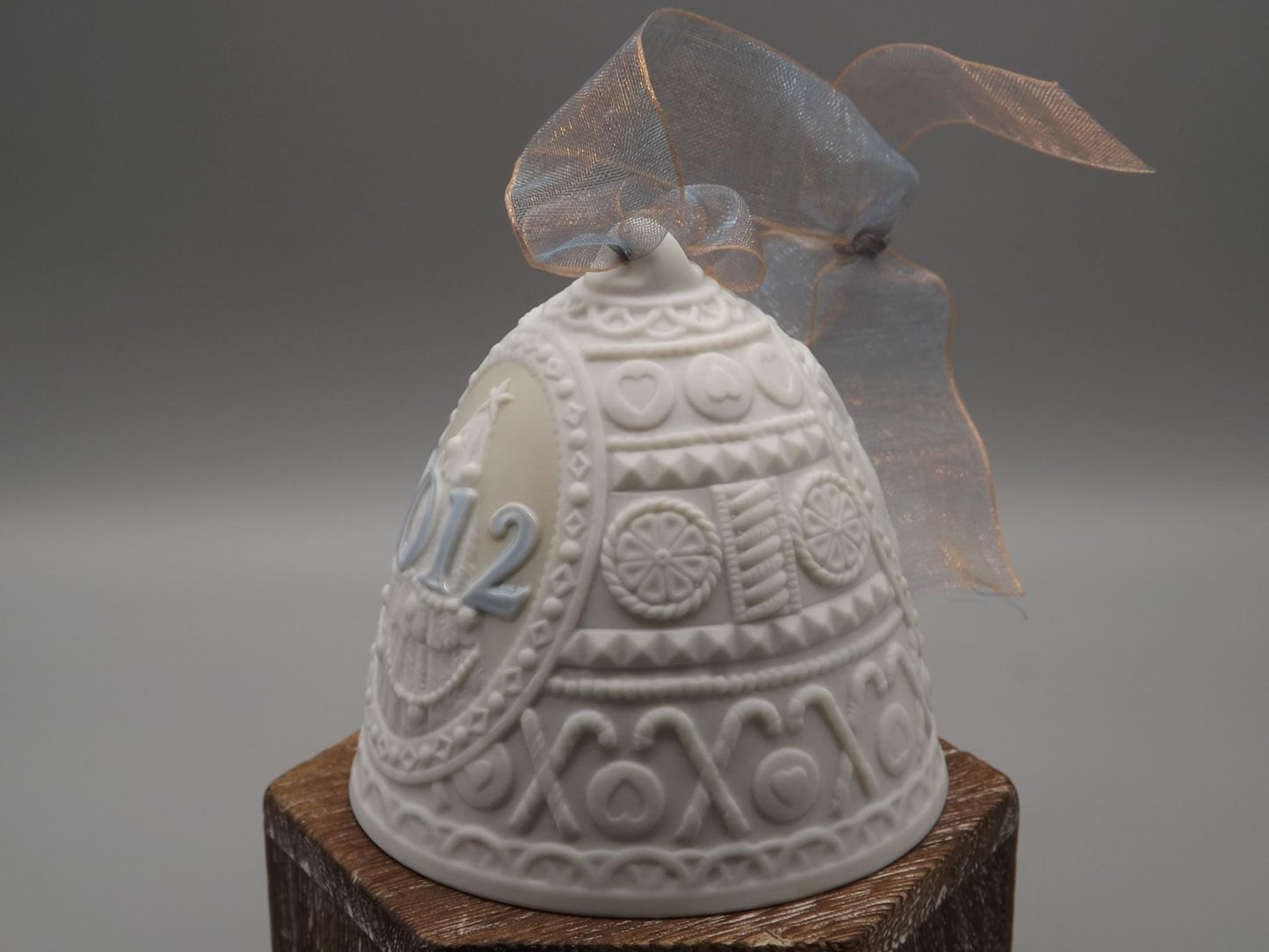 Vintage Lladro Christmas ornament bell Figurine #18358 with Box.