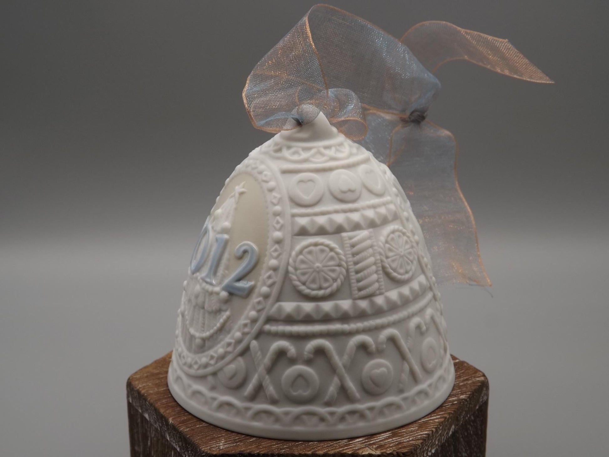 Vintage Lladro Christmas ornament bell Figurine #18358 with Box.