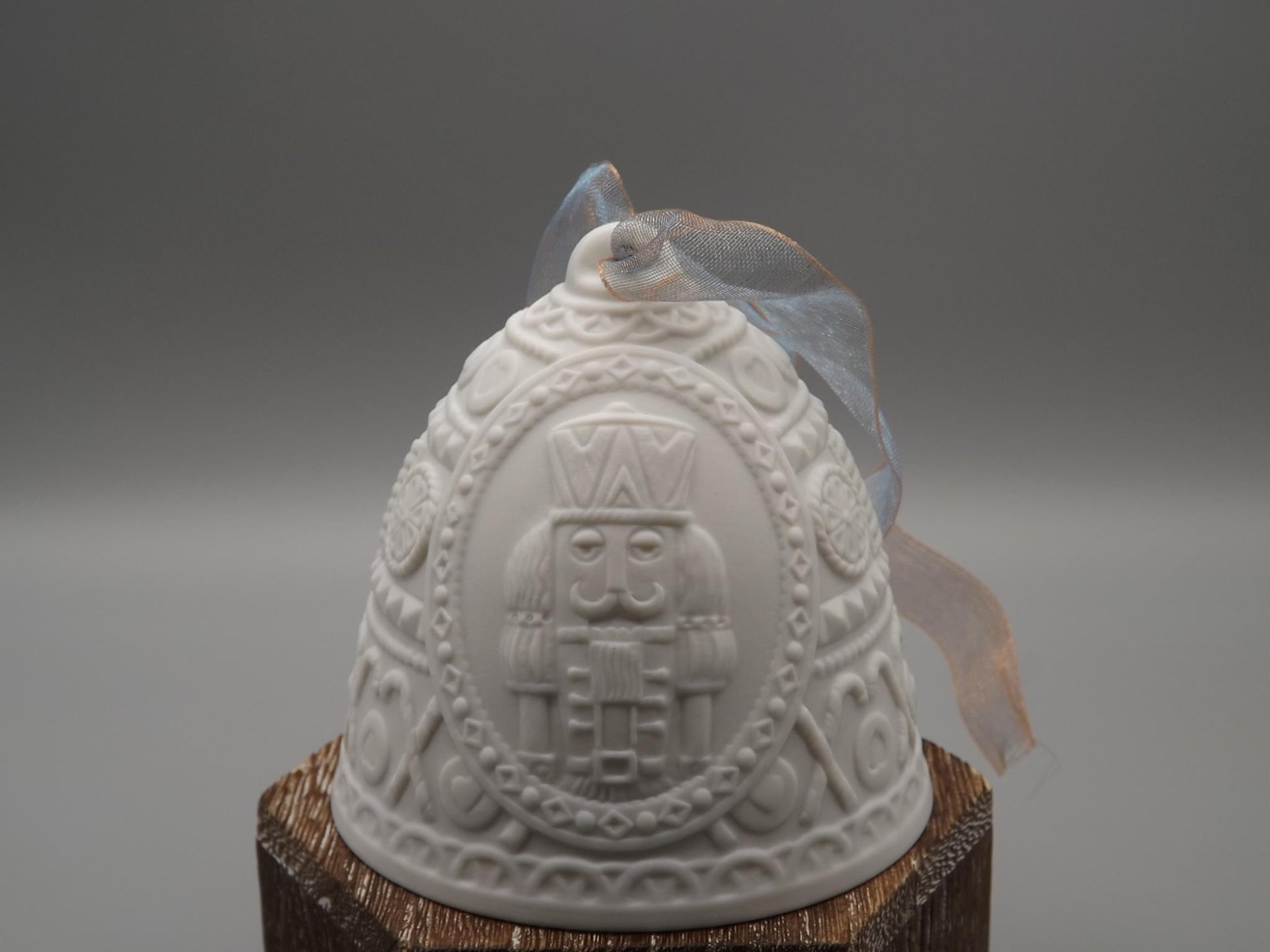 Vintage Lladro Christmas ornament bell Figurine #18358 with Box.