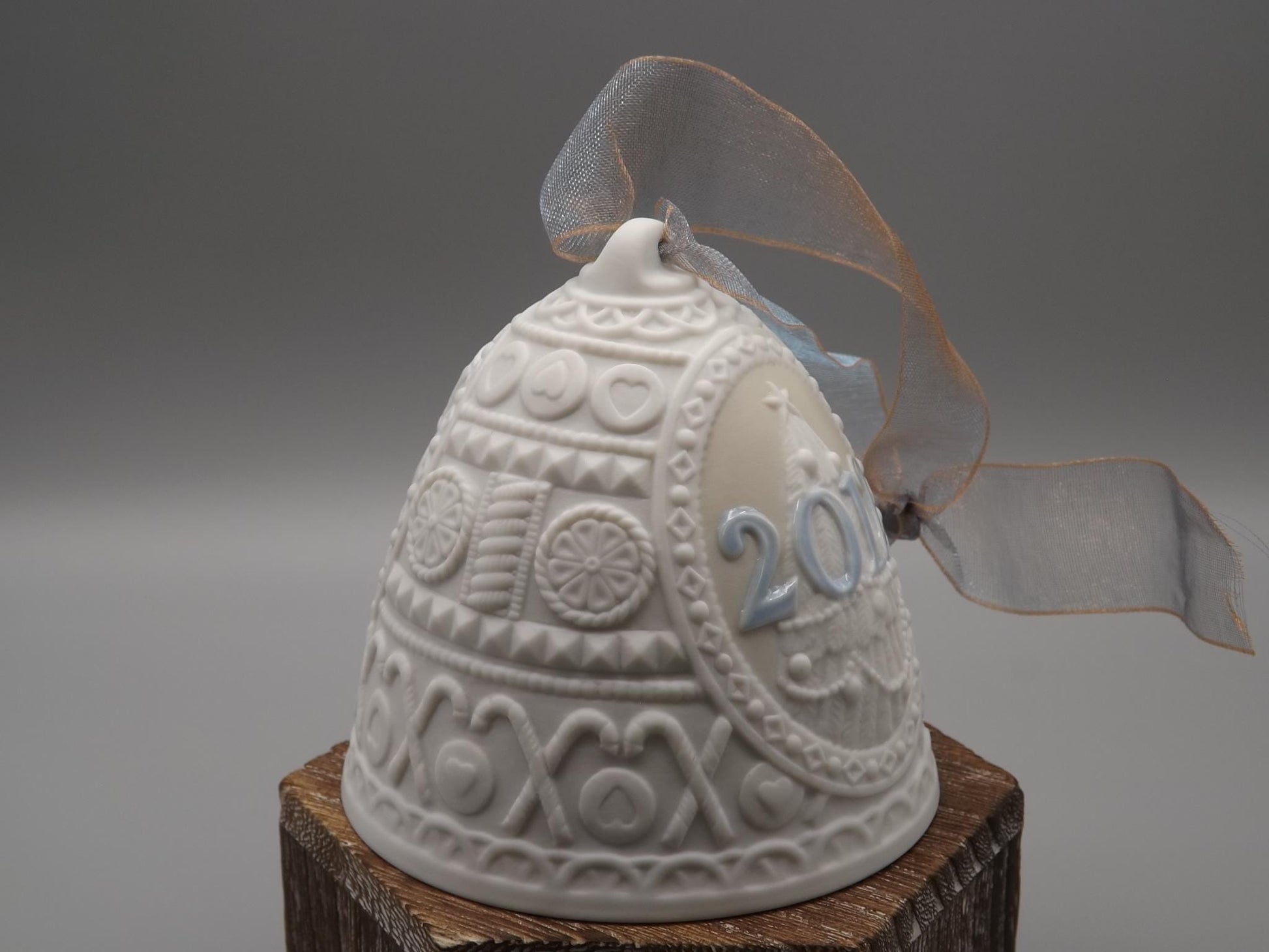 Vintage Lladro Christmas ornament bell Figurine #18358 with Box.