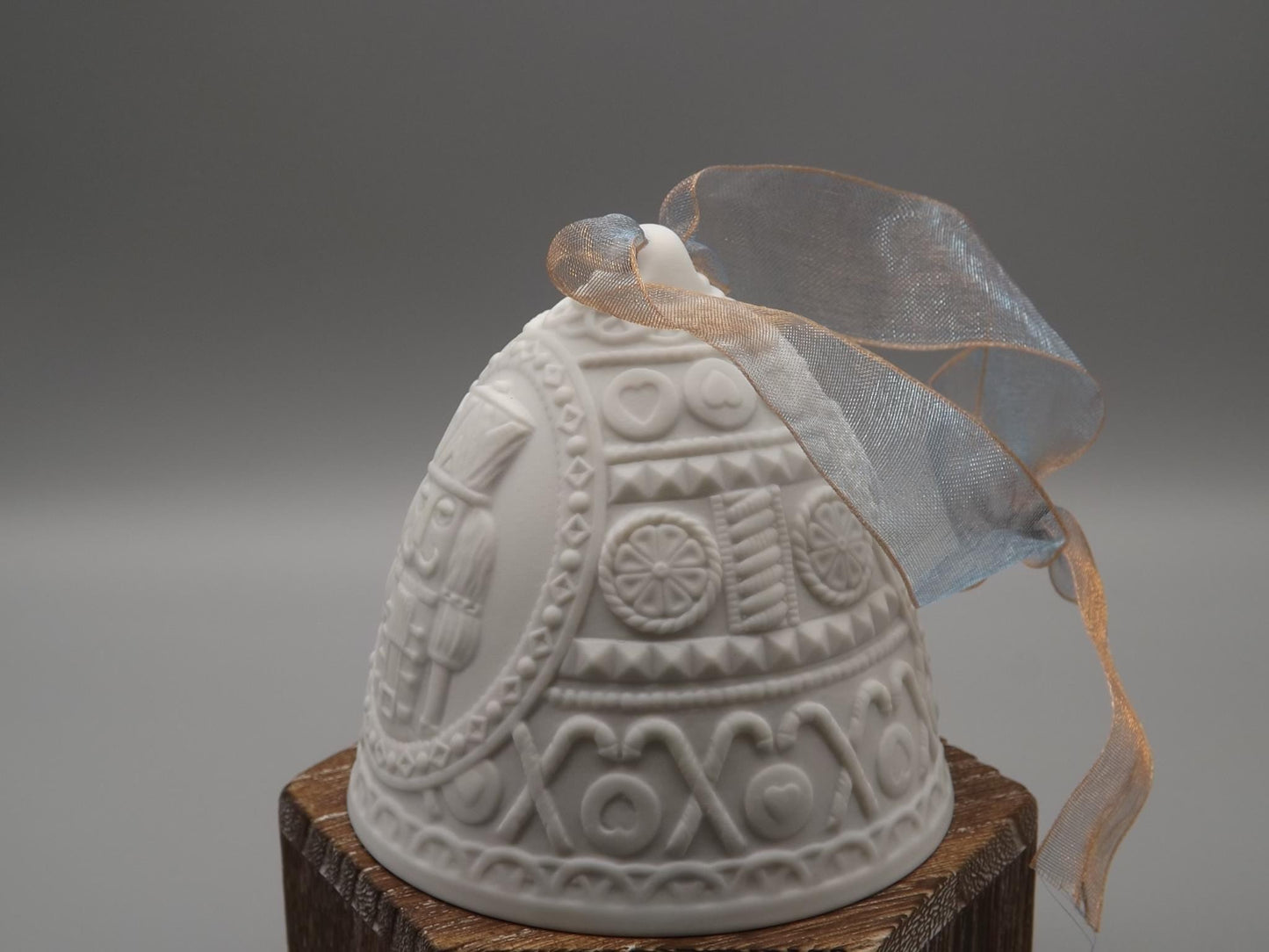 Vintage Lladro Christmas ornament bell Figurine #18358 with Box.