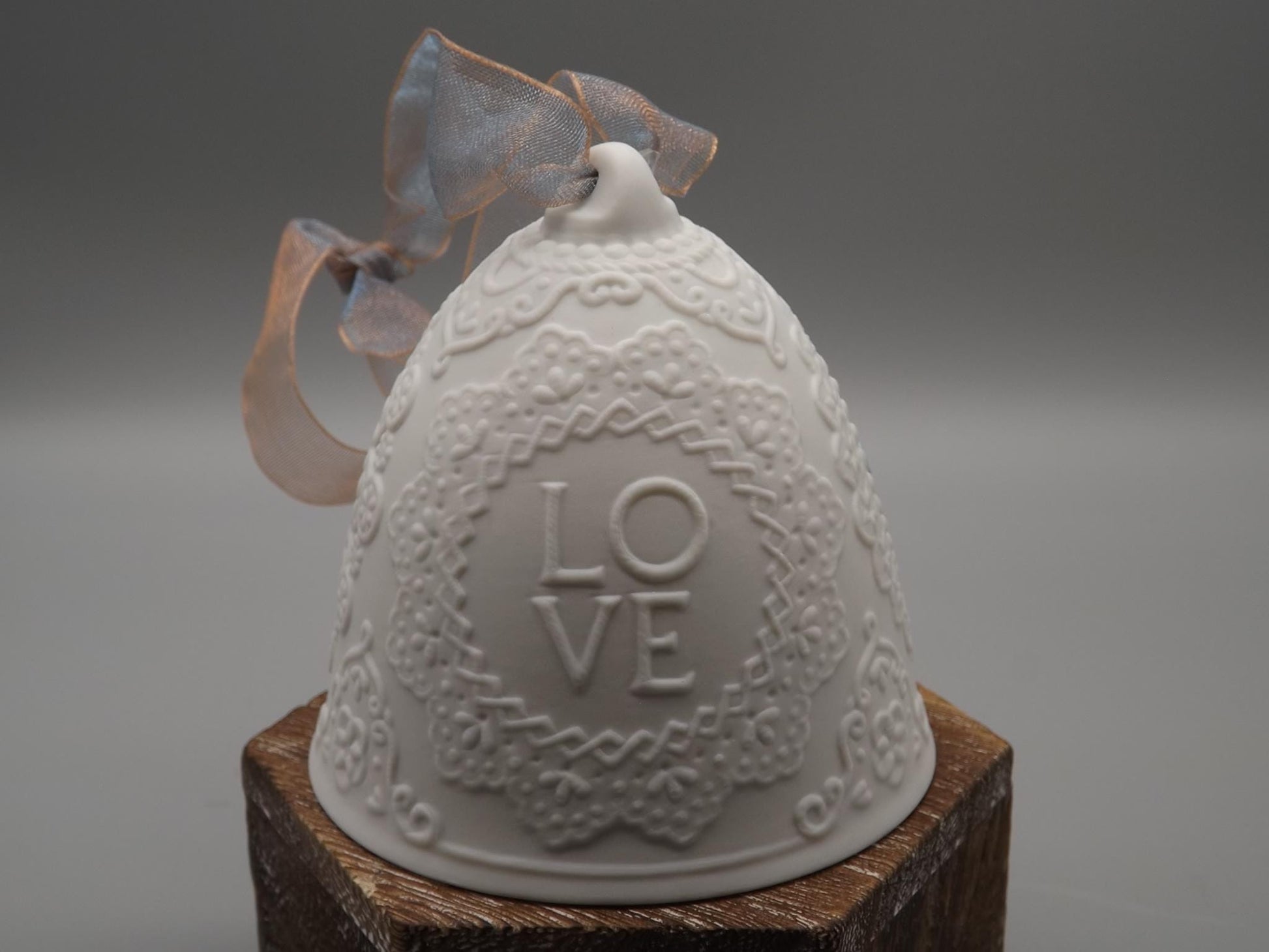 Vintage Lladro Christmas ornament bell Figurine #18426 with Box.