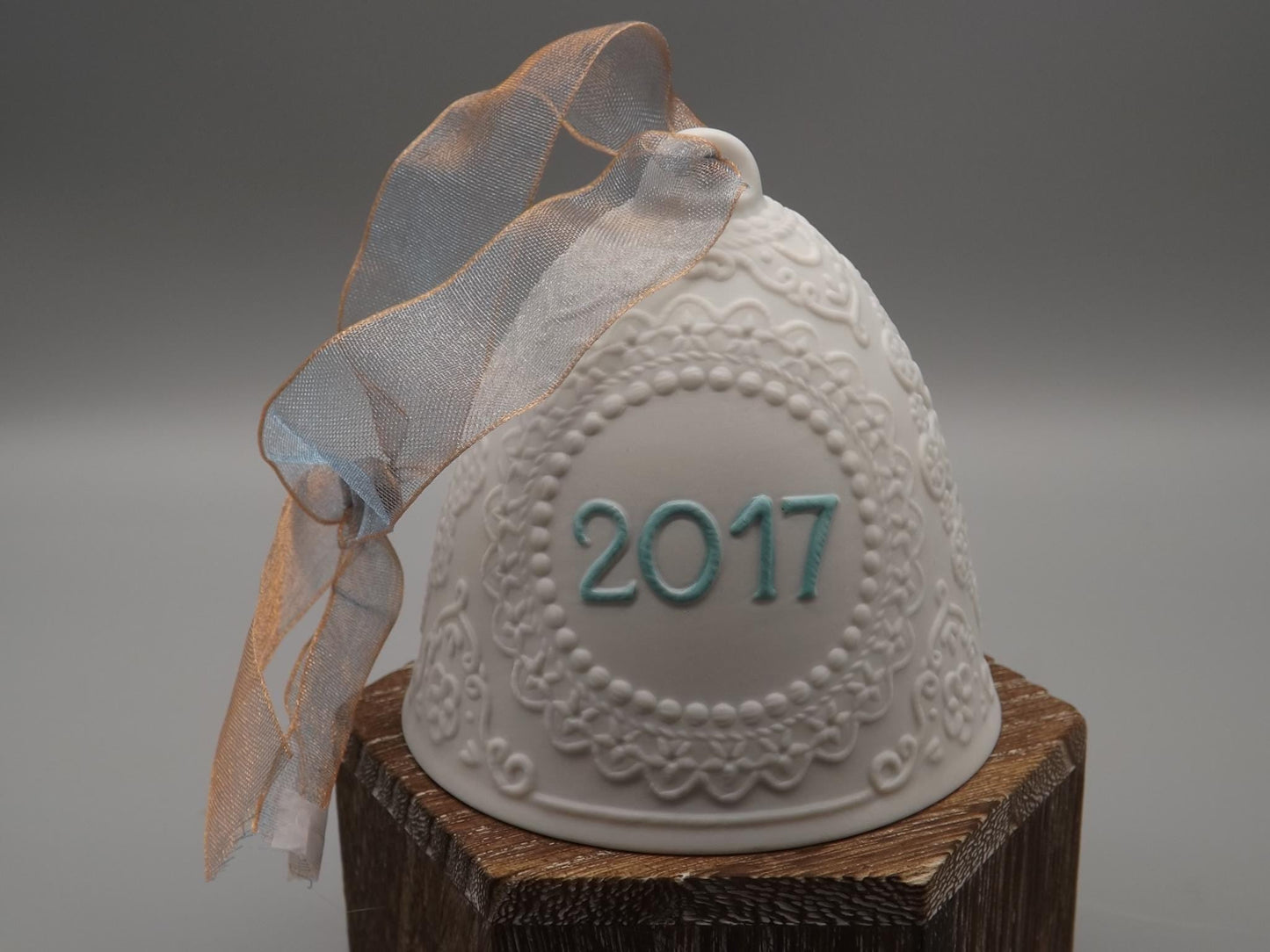 Vintage Lladro Christmas ornament bell Figurine #18426 with Box.