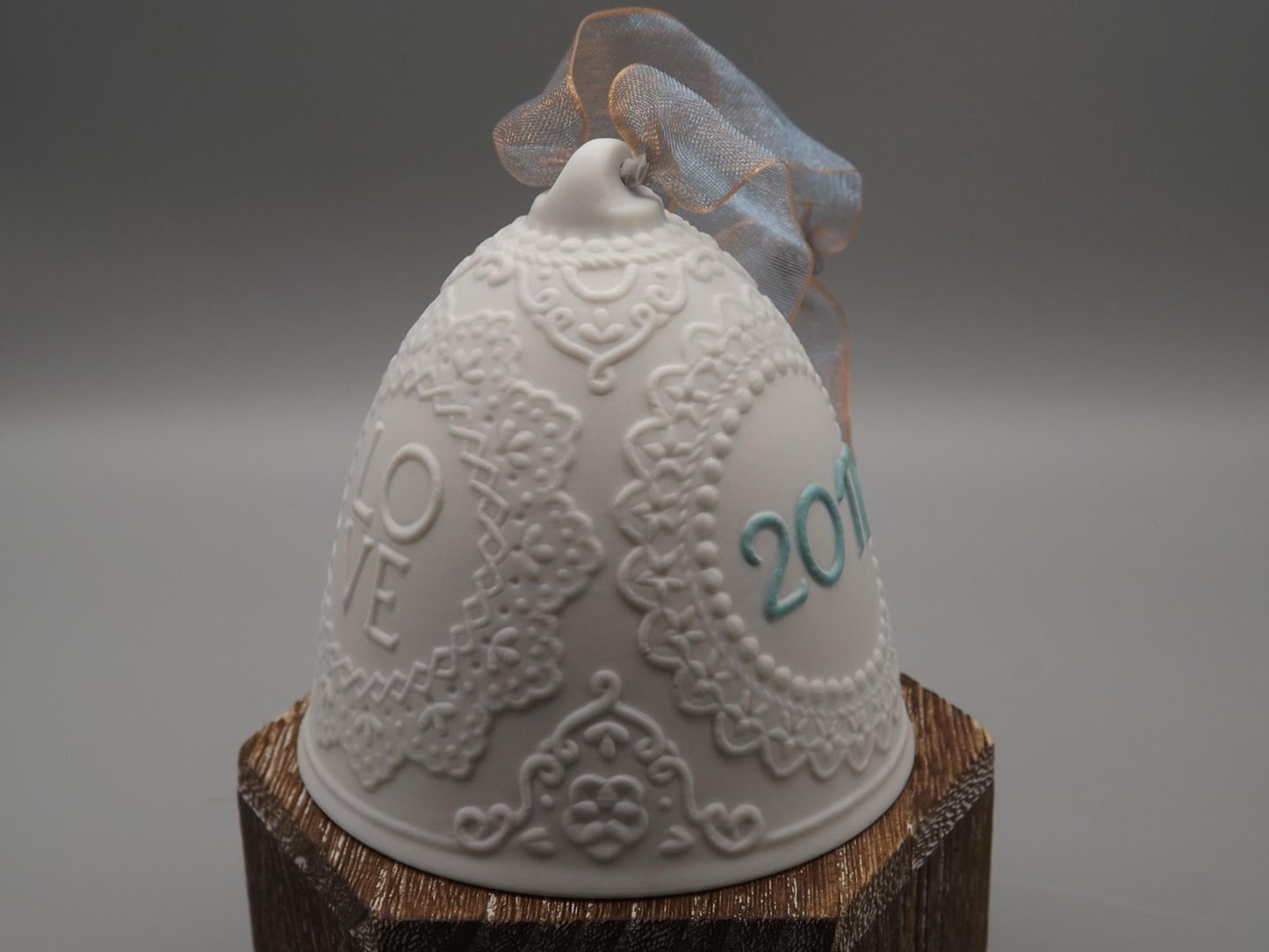 Vintage Lladro Christmas ornament bell Figurine #18426 with Box.