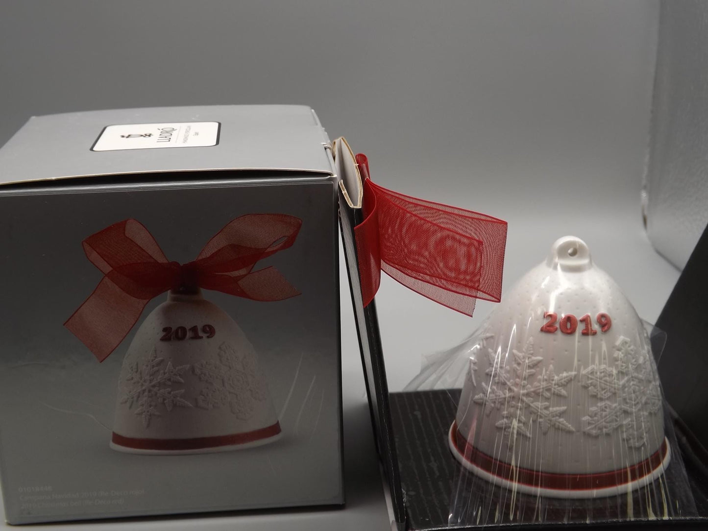 Vintage Lladro Christmas ornament bell Figurine #18448 with Box.