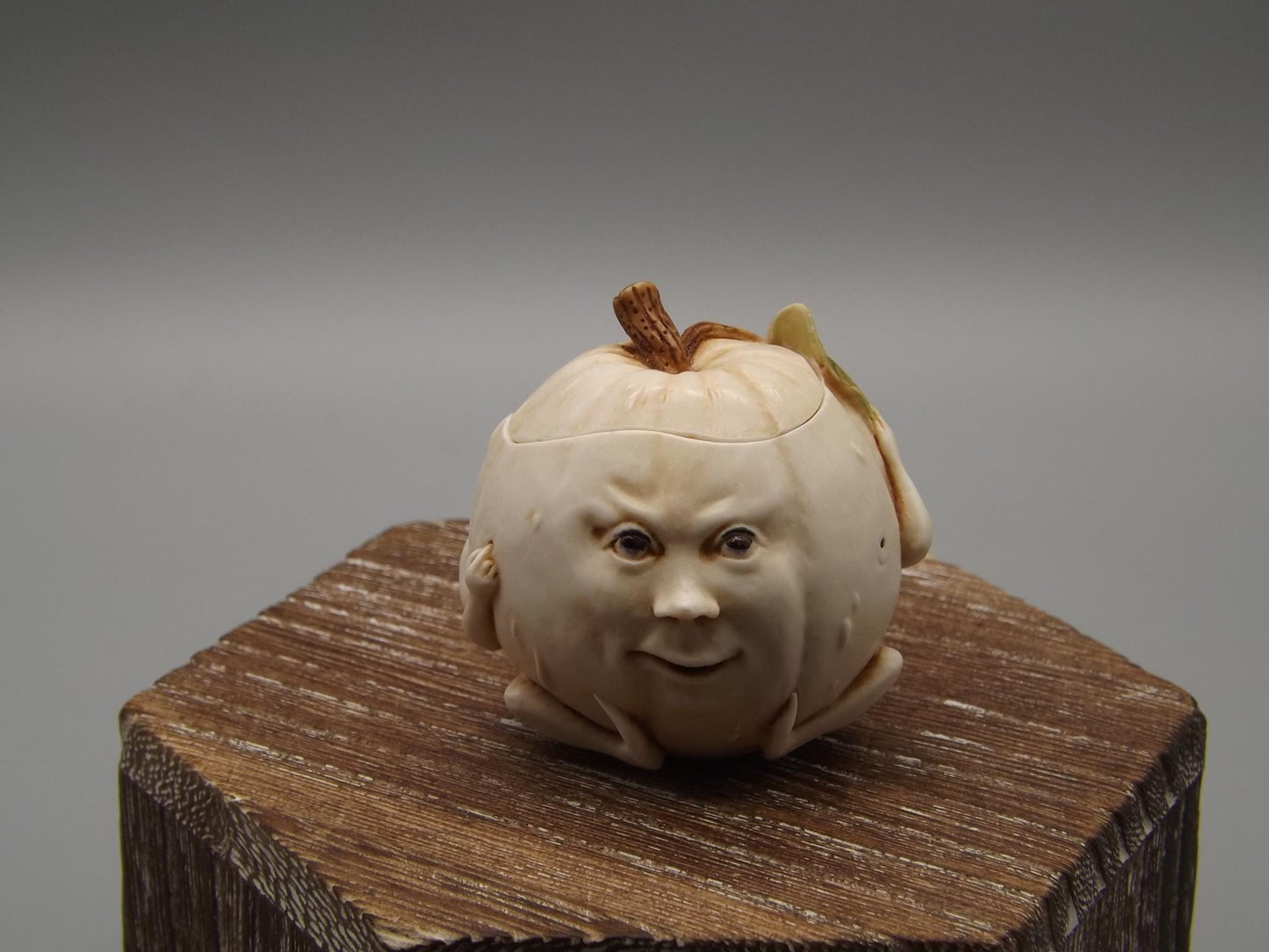 Harmony Kingdom "Ozzie" Roly Poly: Halloween Pumpkin Figurine