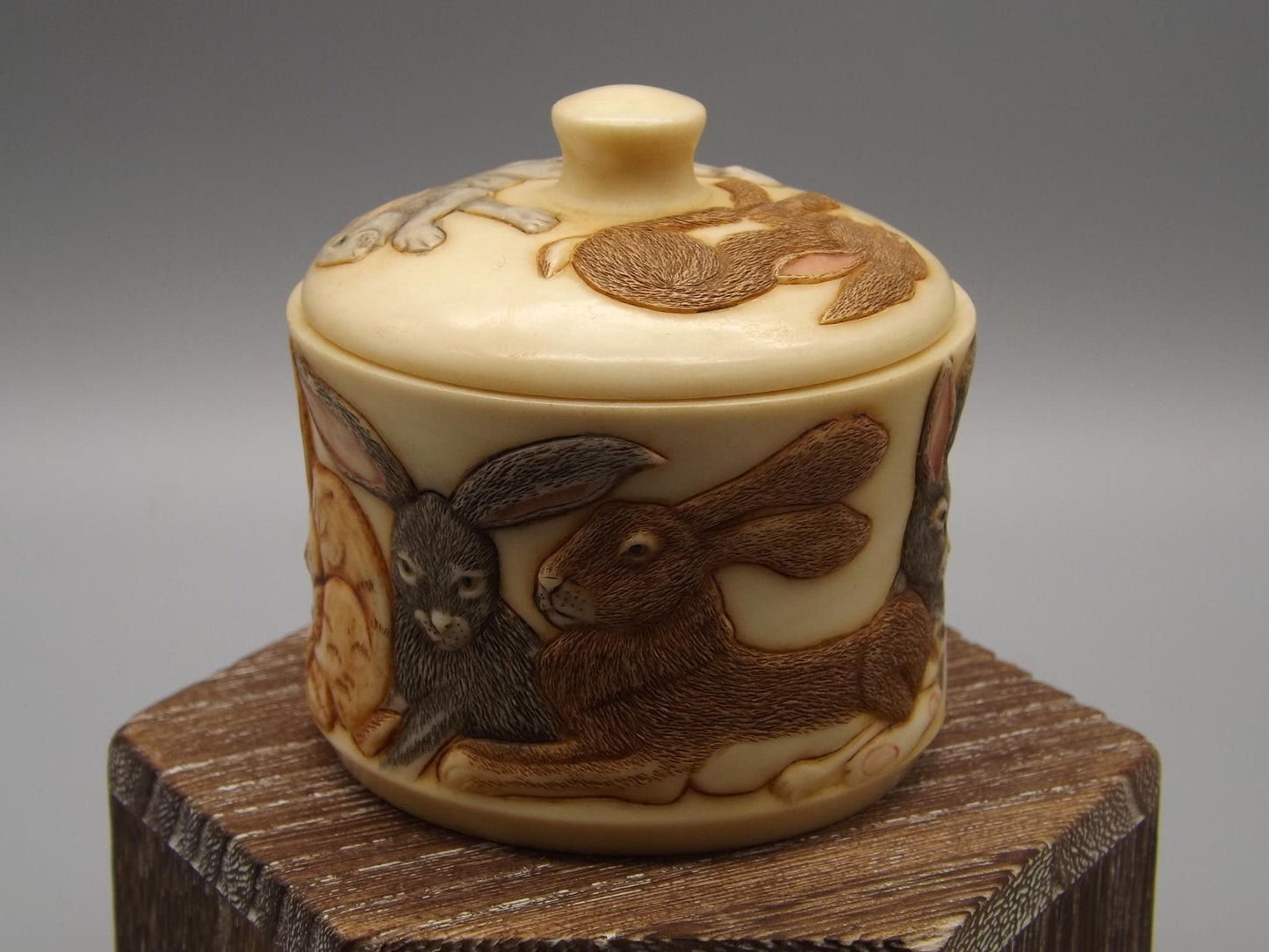 Vintage Harmony Ball Kingdom Rabbit Figurine - Ides of March - Jardinia Collection