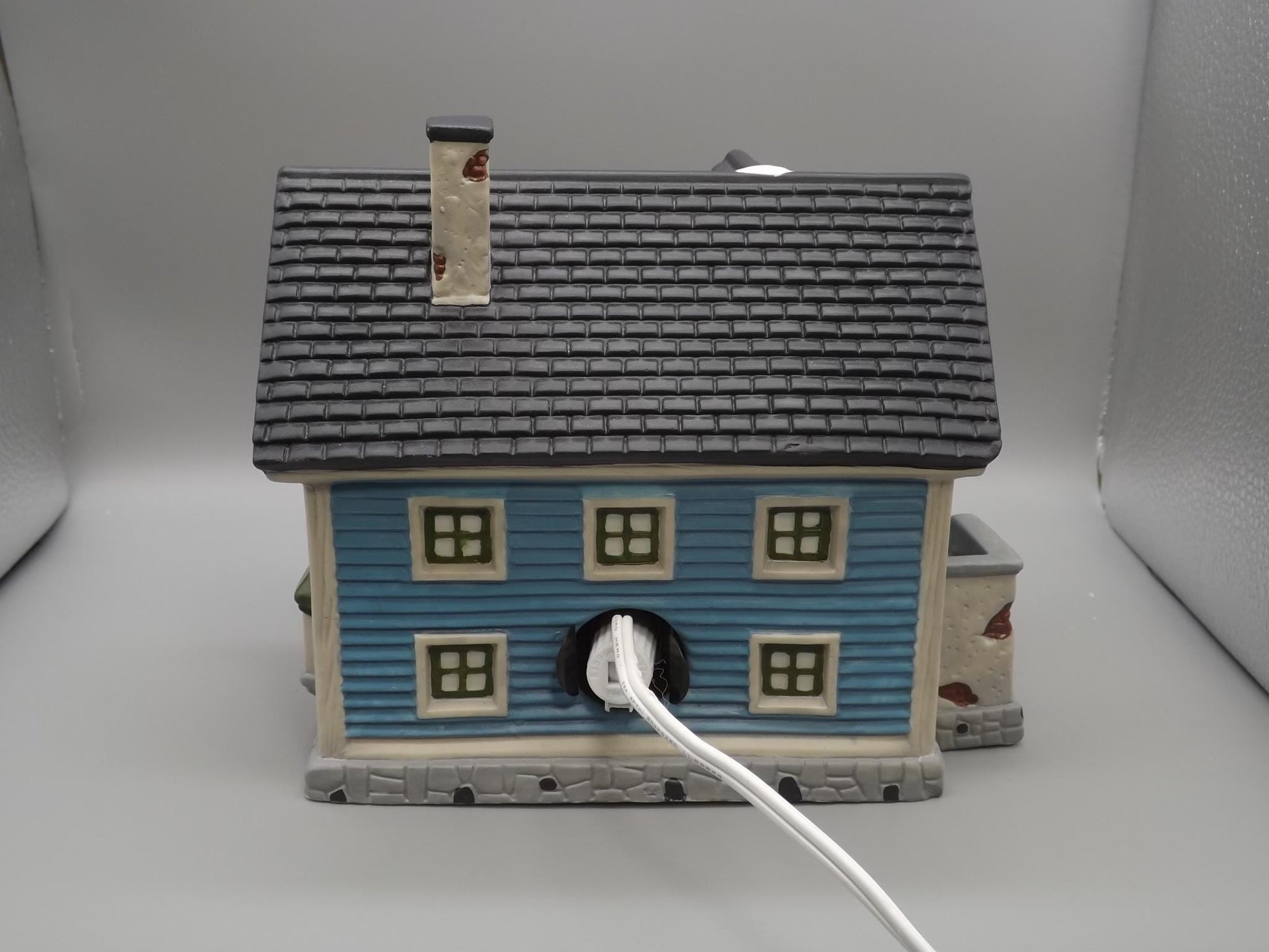 Vintage 1997 Dickens Keepsake Clothiers store Holliday display piece.