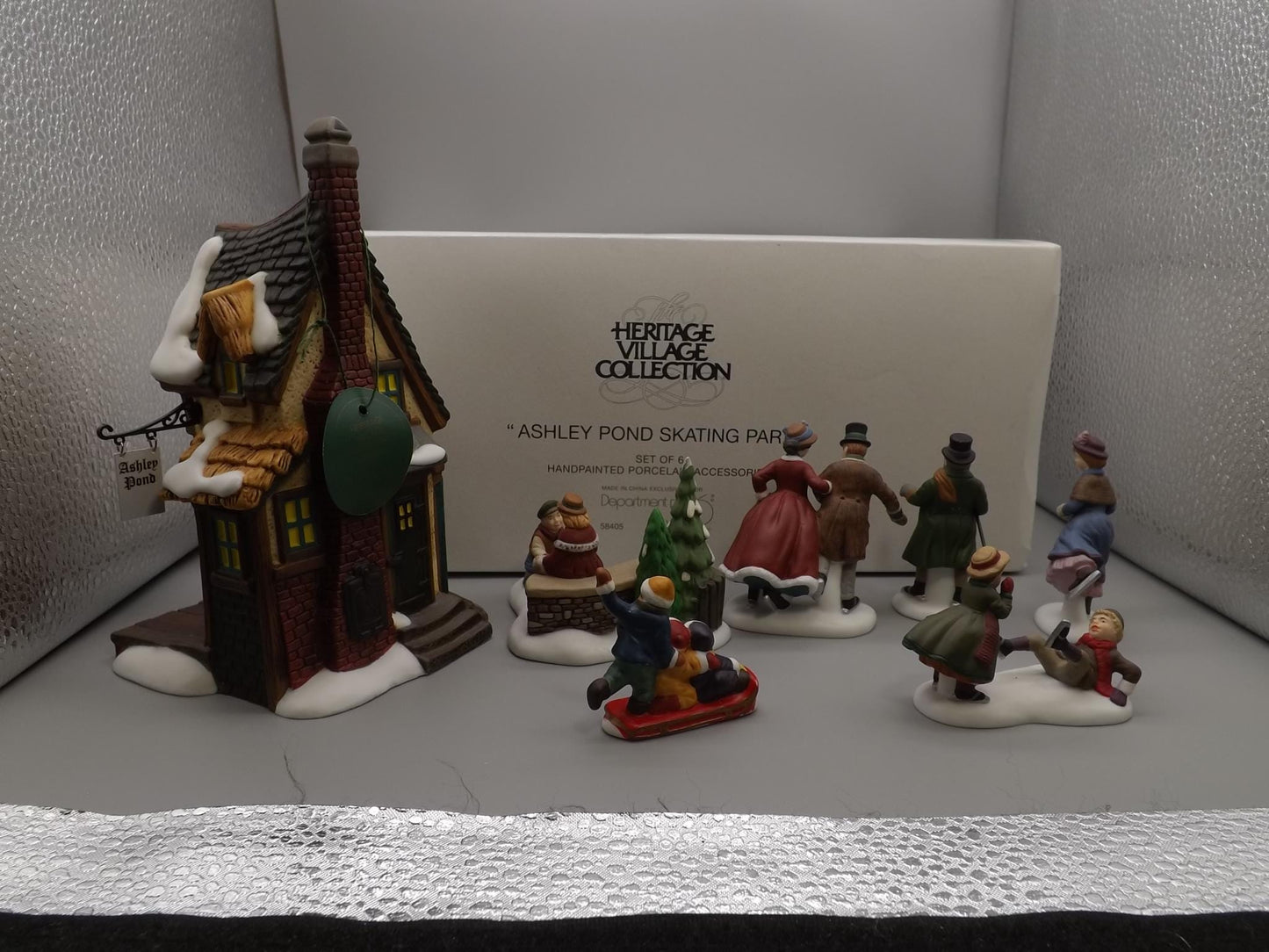 Vintage Heritage Village Collection Ashley Pond Skating Party yuletide decoration