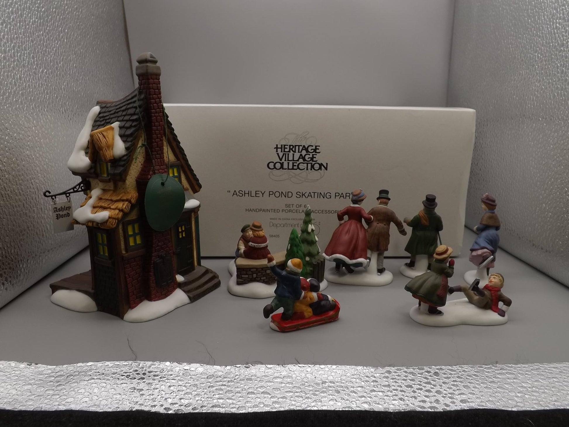 Vintage Heritage Village Collection Ashley Pond Skating Party yuletide decoration