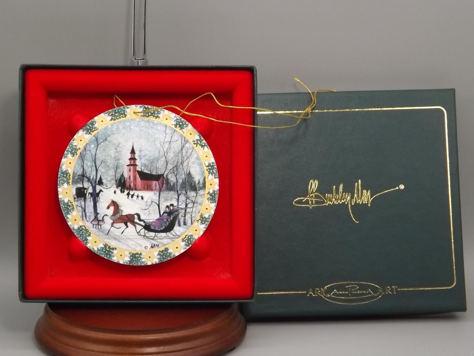 Vintage 1994 P Buckley Moss Porcelain Ornament "Christmas Night"